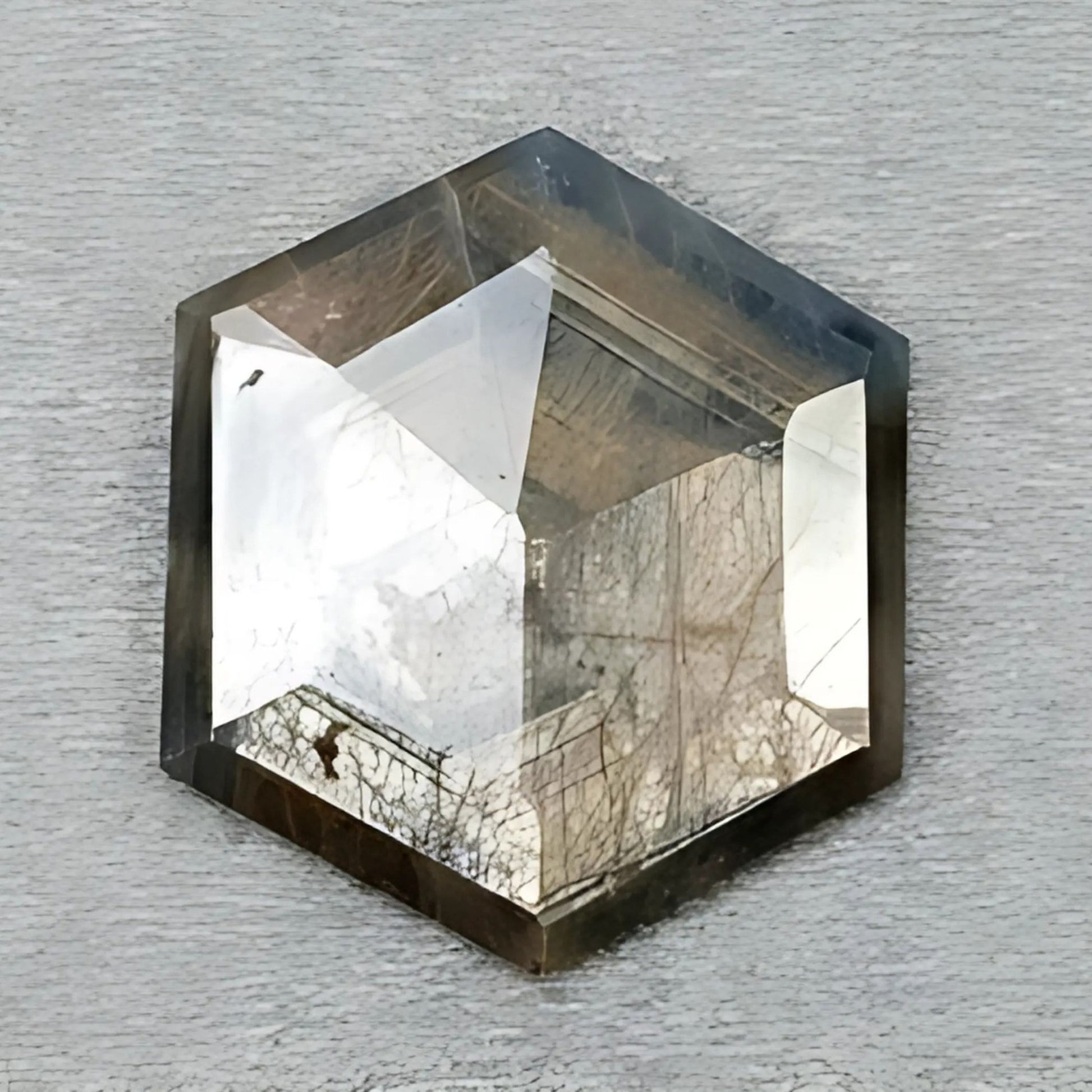 zaffiro cioccolato taglio esagonale sfaccettato