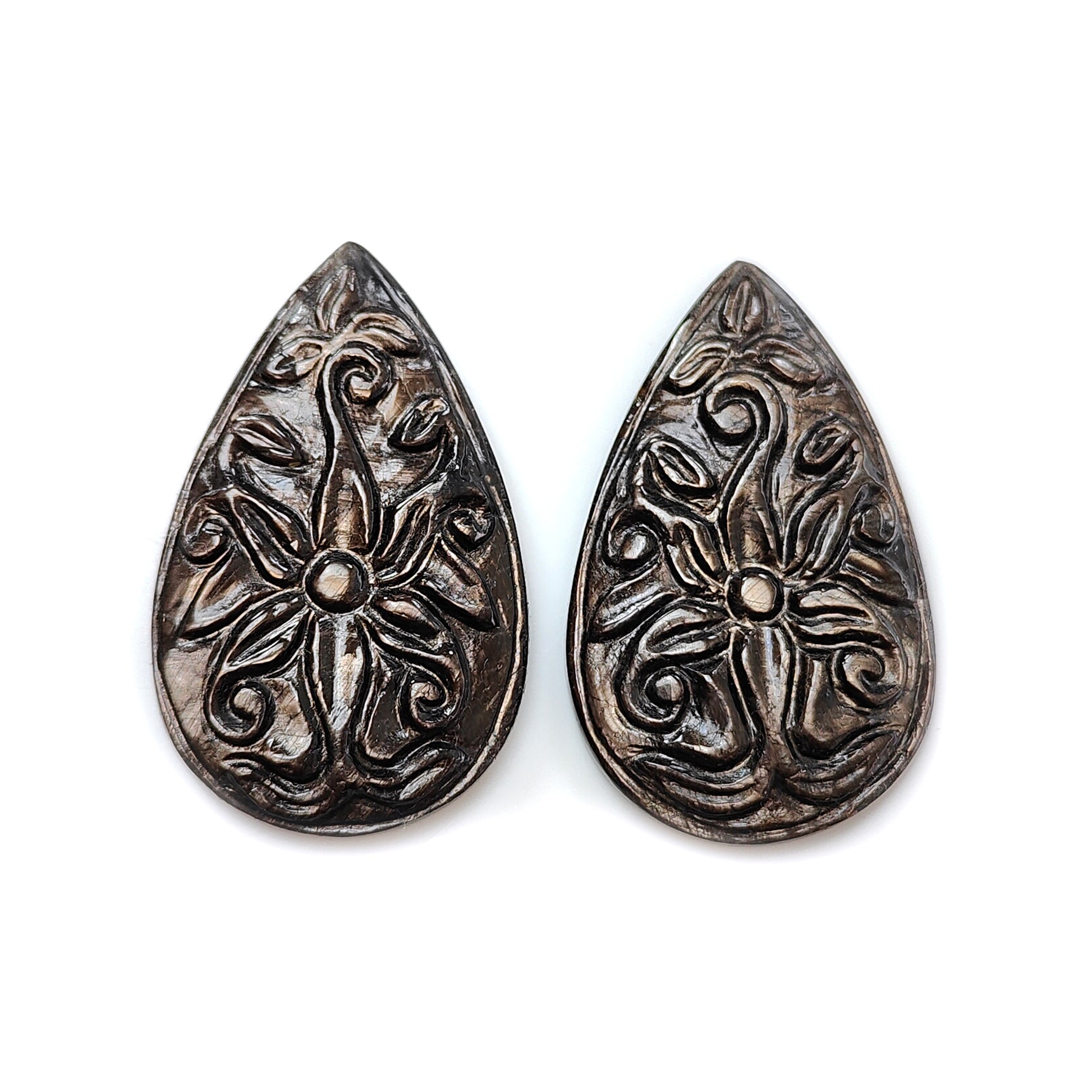 golden chocolate sapphire pear carving