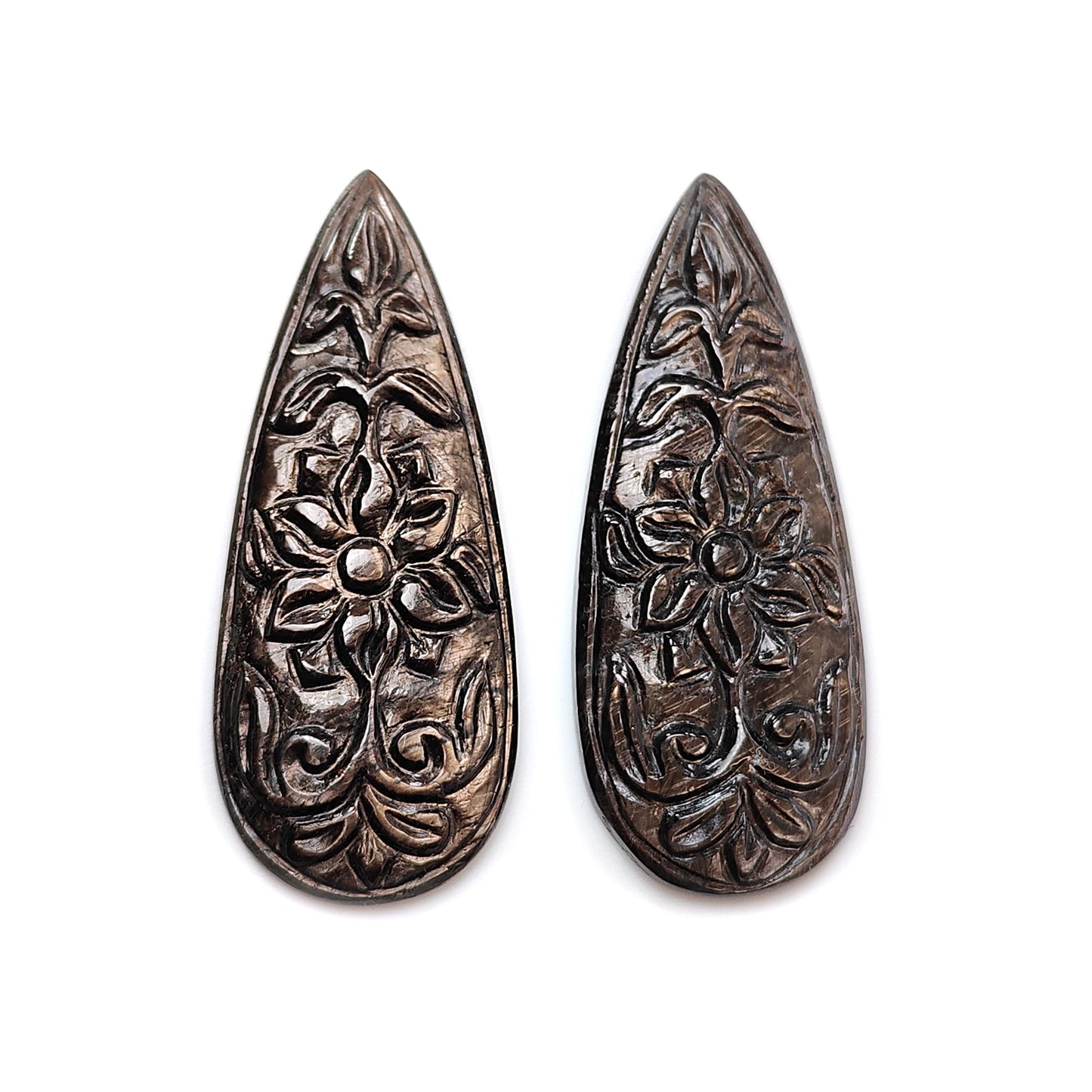 golden chocolate sapphire pear carving