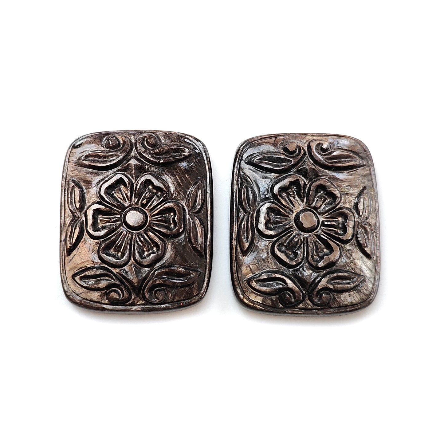 golden chocolate sapphire cushion carving