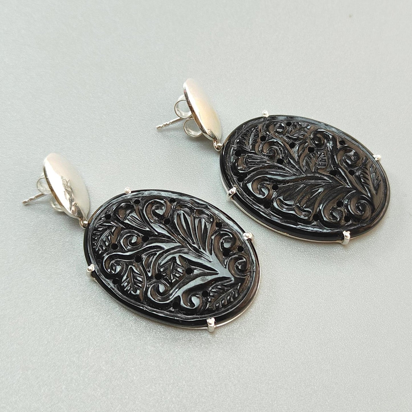 Black Onyx Carving Silver Earring: 16.36gms Natural Onyx Gemstone Oval Shape Hand Carved 925 Sterling Silver Prong Set Stud Push Back Earring 2.00"