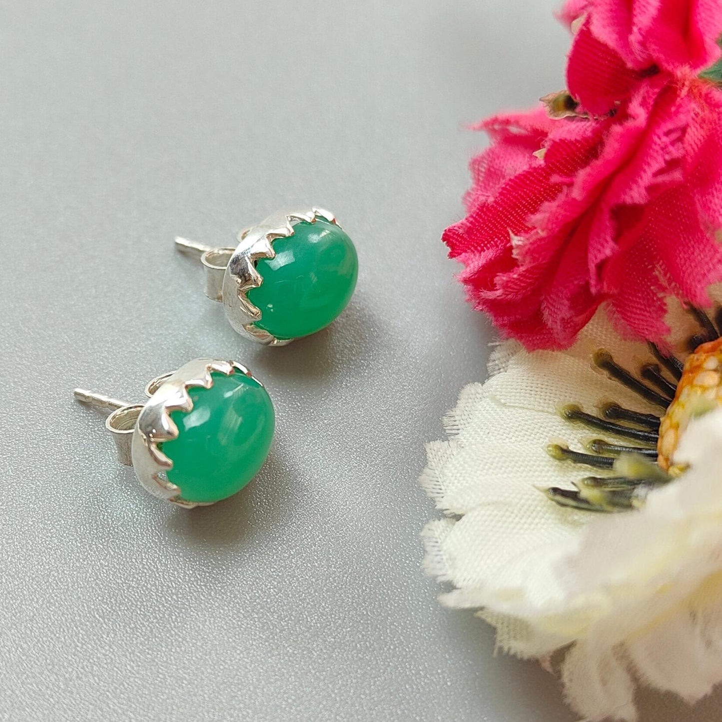 Green Chrysoprase Cabochon Silver Earring: 3.14gms Natural Chrysoprase Oval Plain 925 Sterling Silver Bezel Set Stud Push Back Earring 0.50"