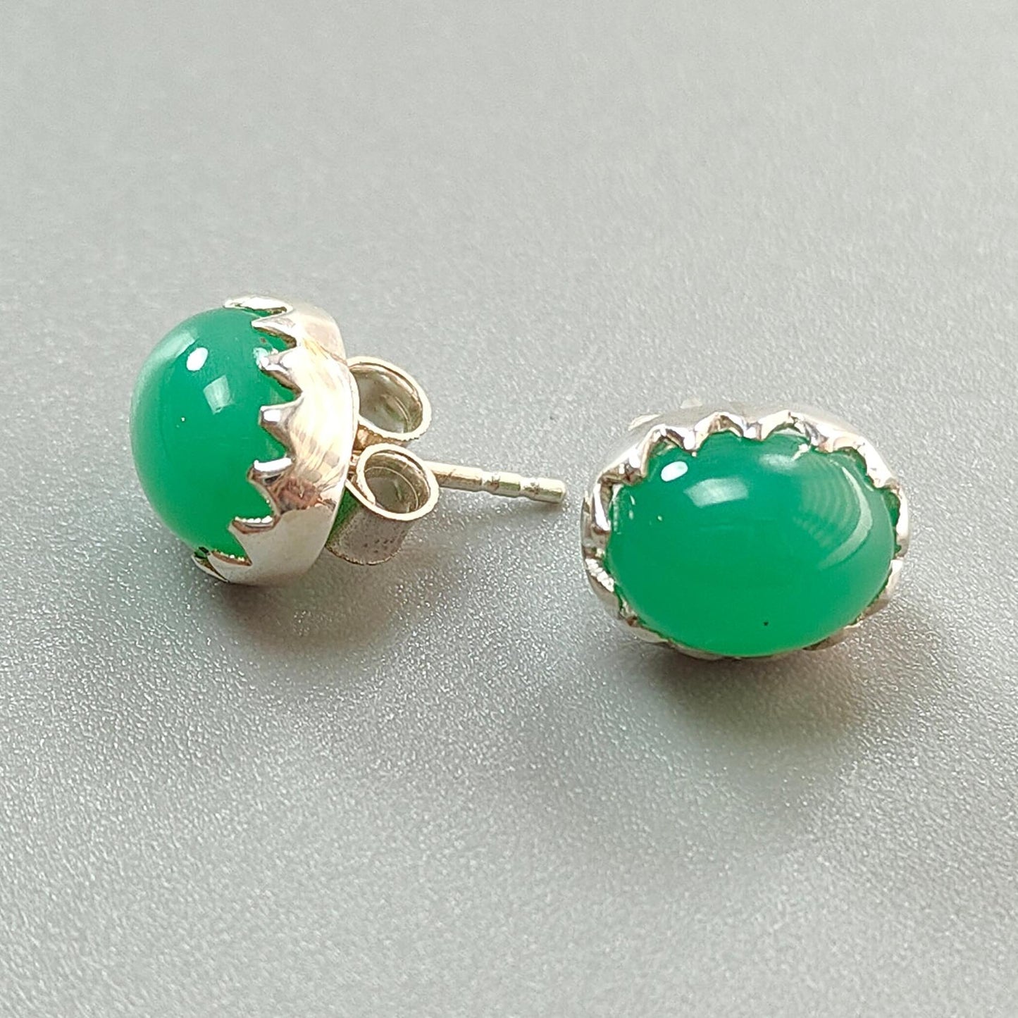 Green Chrysoprase Cabochon Silver Earring: 3.14gms Natural Chrysoprase Oval Plain 925 Sterling Silver Bezel Set Stud Push Back Earring 0.50"