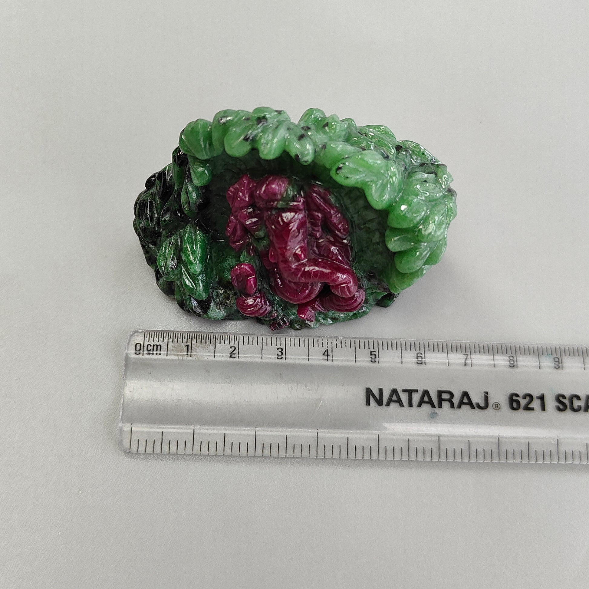手工雕刻红宝石