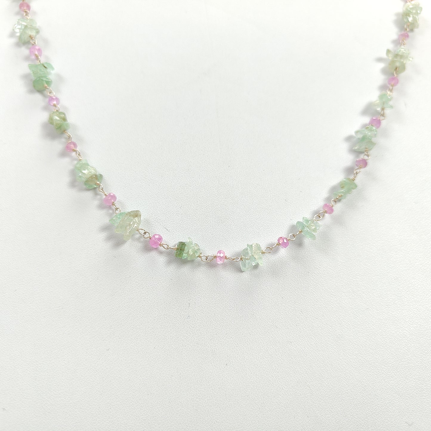 エメラルドビーズネックレス