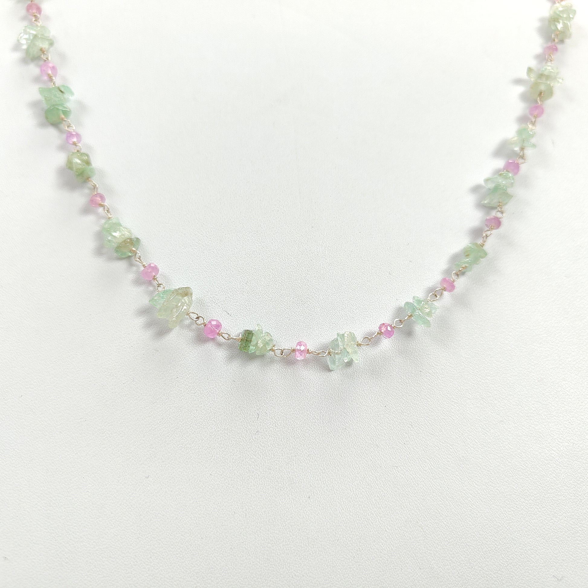 エメラルドビーズネックレス