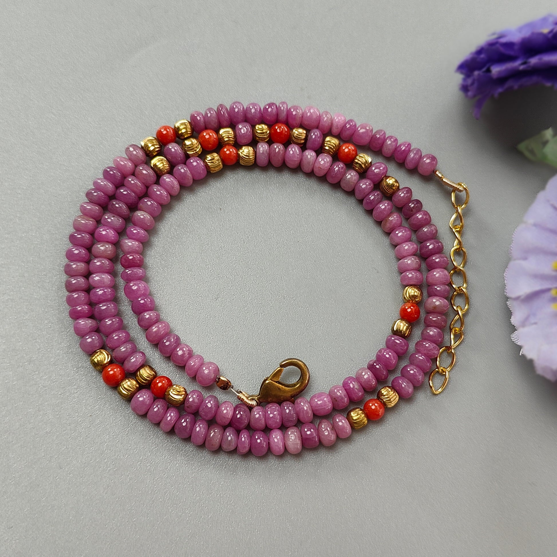 Collana Rondelle in ottone con corallo rosso rubino