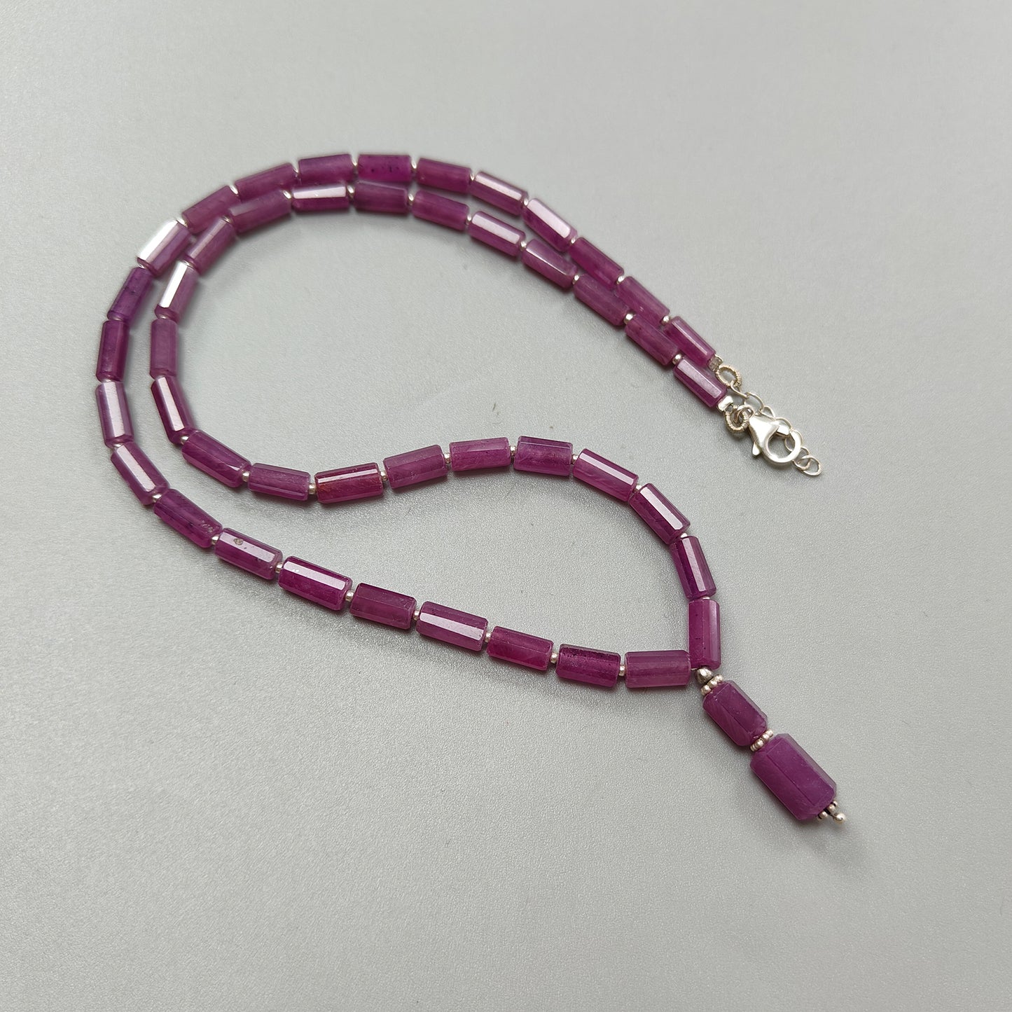 ルビーシルバーネックレス