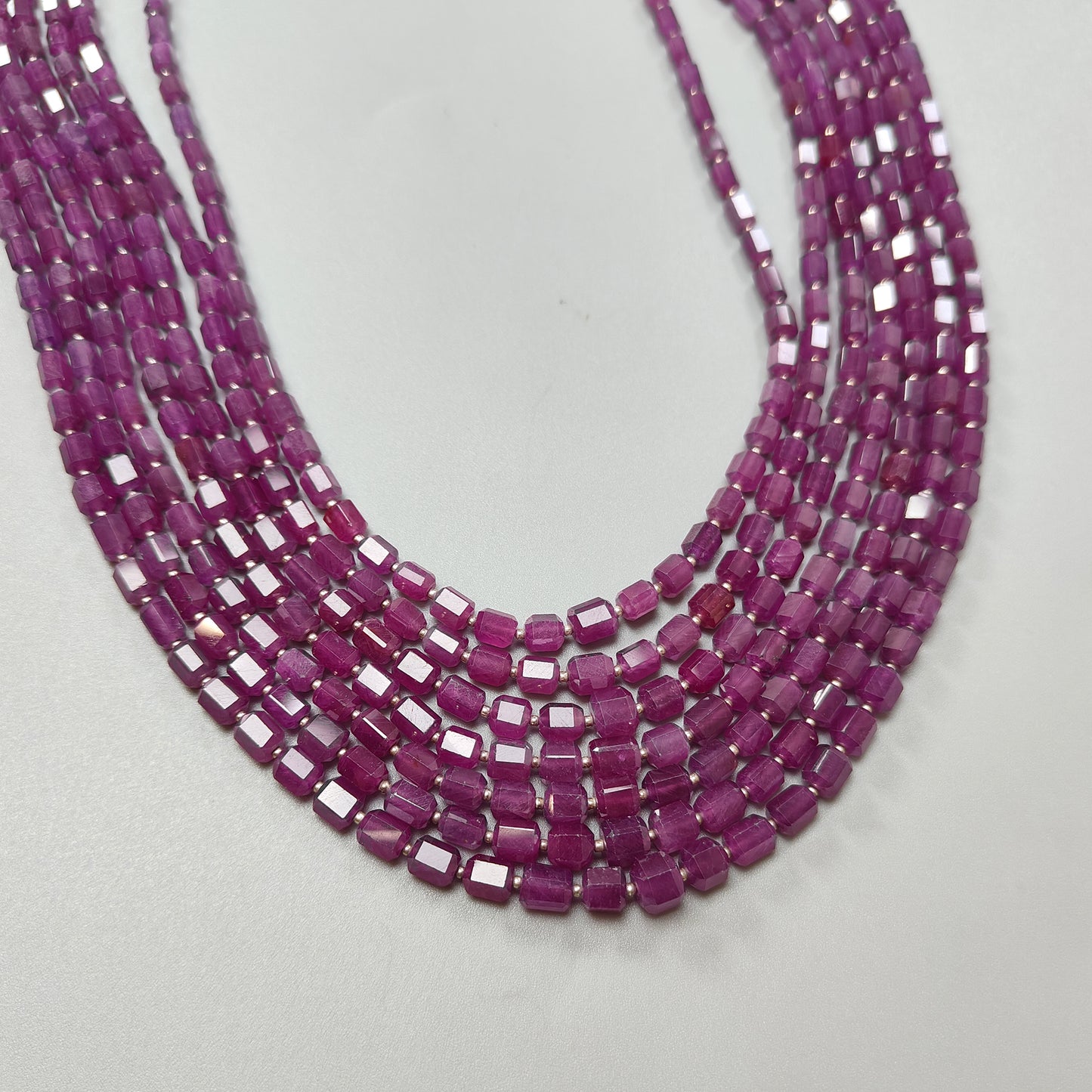 Rubin Pencil Beads Halskette