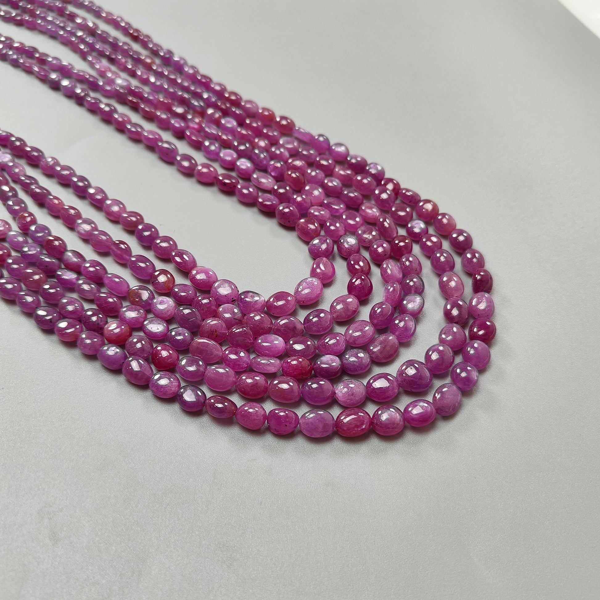 Ожерелье из натуральных рубиновых бусин