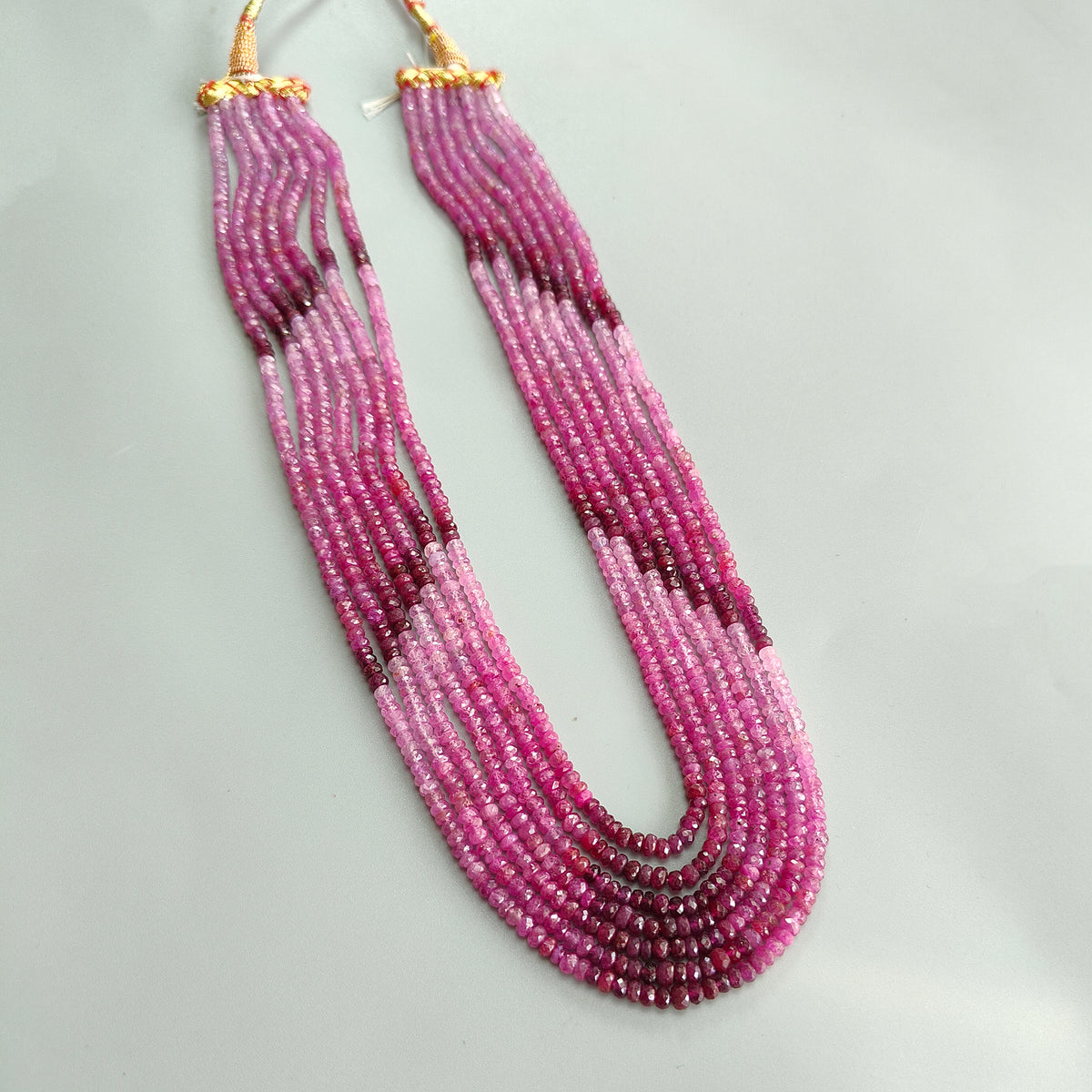Collar de rubíes facetados