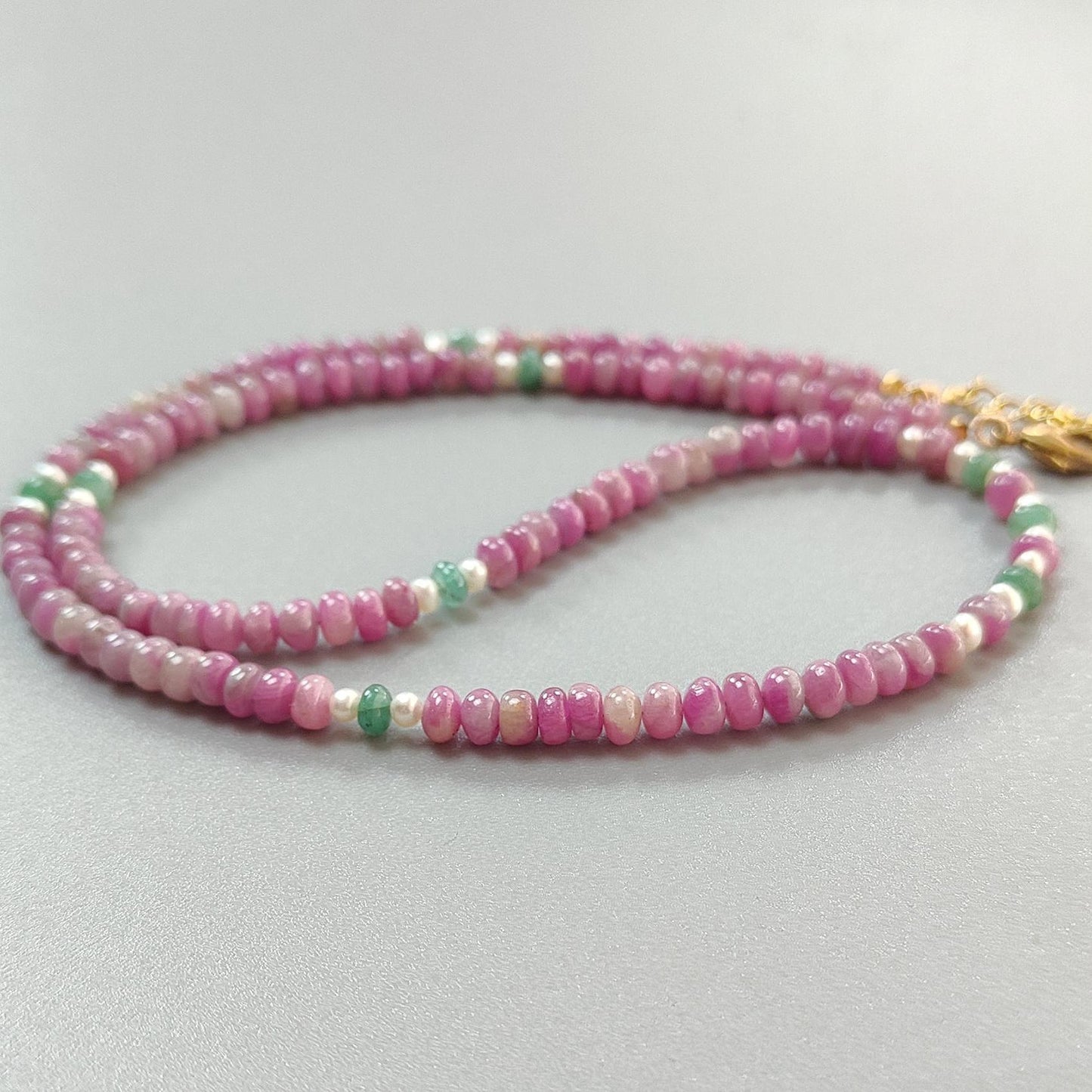Zoisite Ruby Gemstone Beads Necklace: 19.65gms Natural Untreated Ruby, White Pearl & Emerald Plain Rondelle Brass Necklace 4.5mm - 5mm 18"