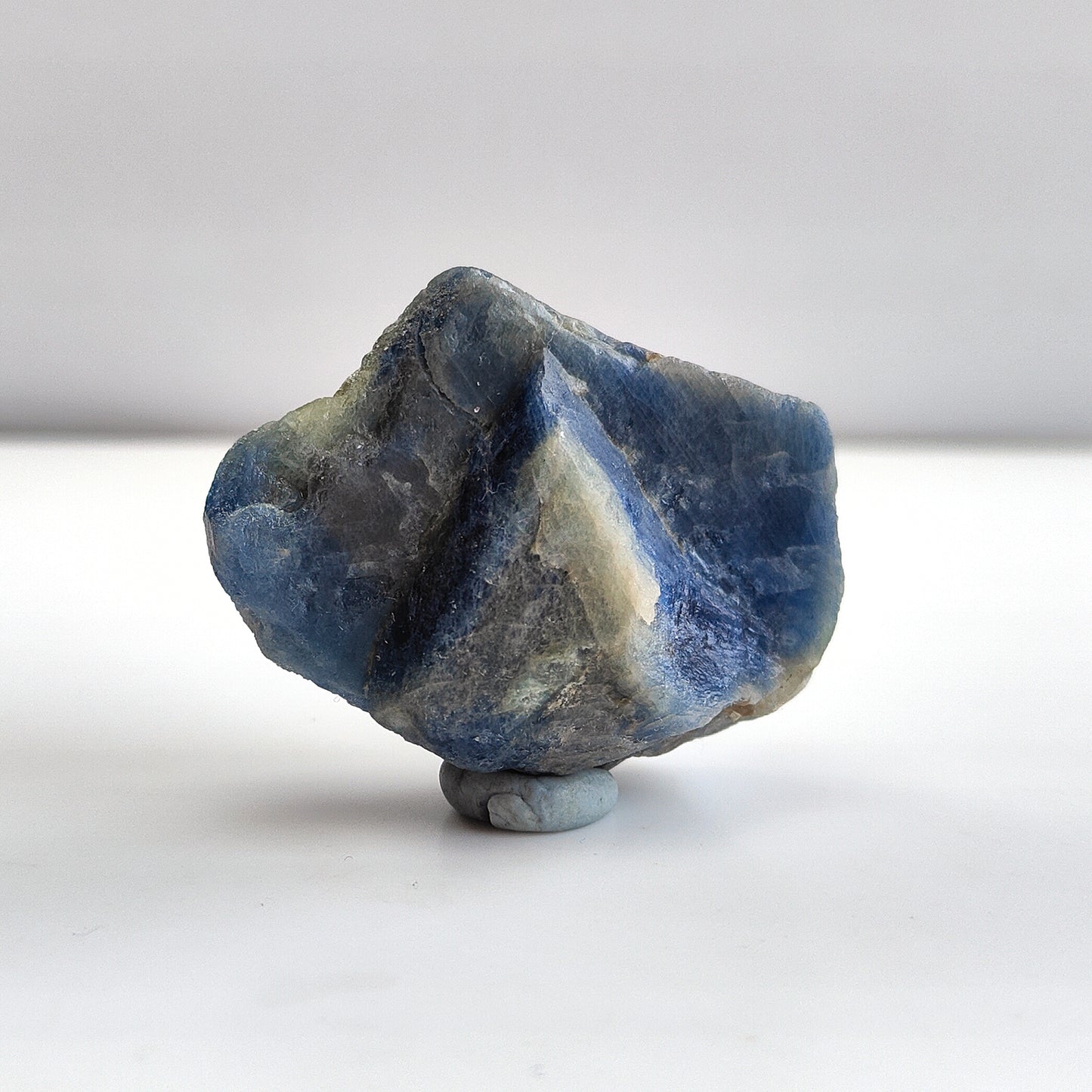 Record Keeper Blue SAPPHIRE Gemstone Crystal : 237.70cts Natural Unheated Triangle Formative Sapphire Rough Specimen 38*45mm