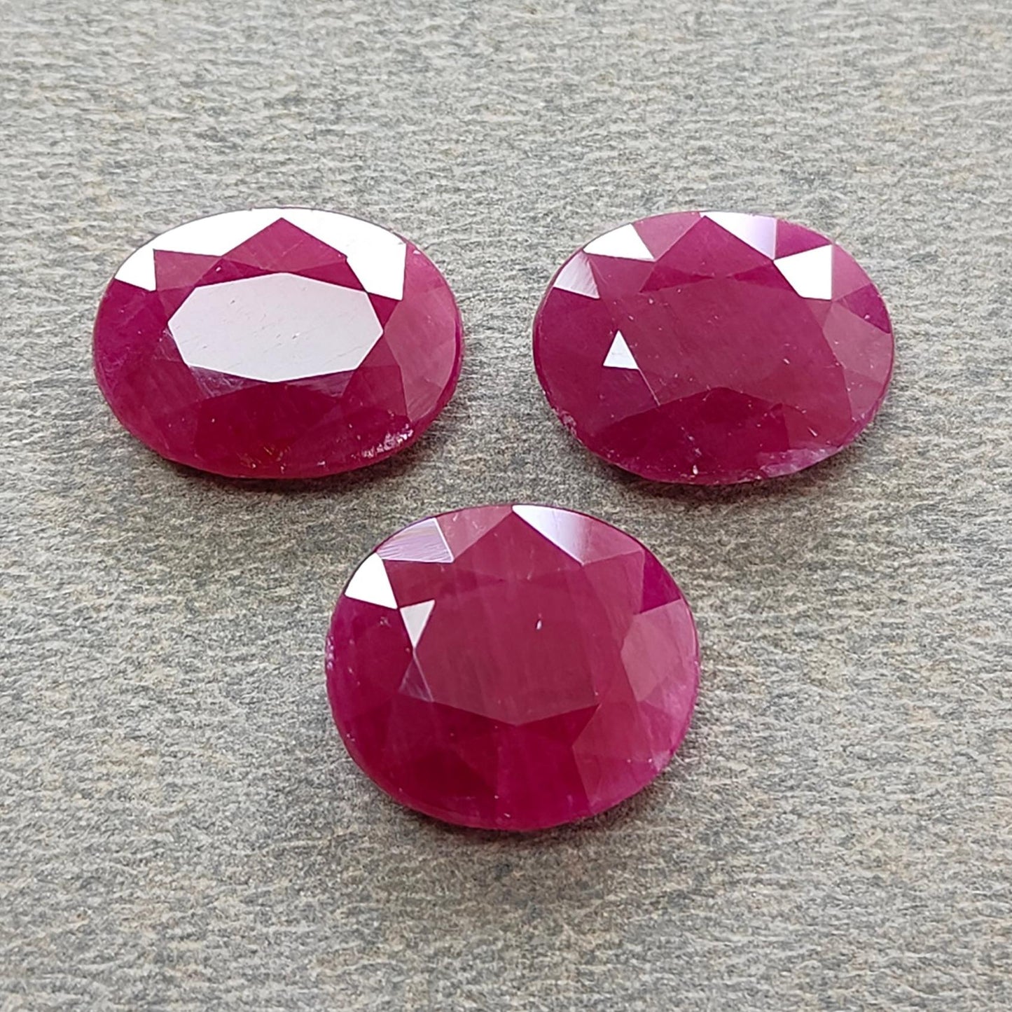 Ruby Gemstone Normal Cut : 21.00cts Natural Untreated Unheated Red Ruby Oval Shape 13*11.5mm - 13.5*10mm 3pcs