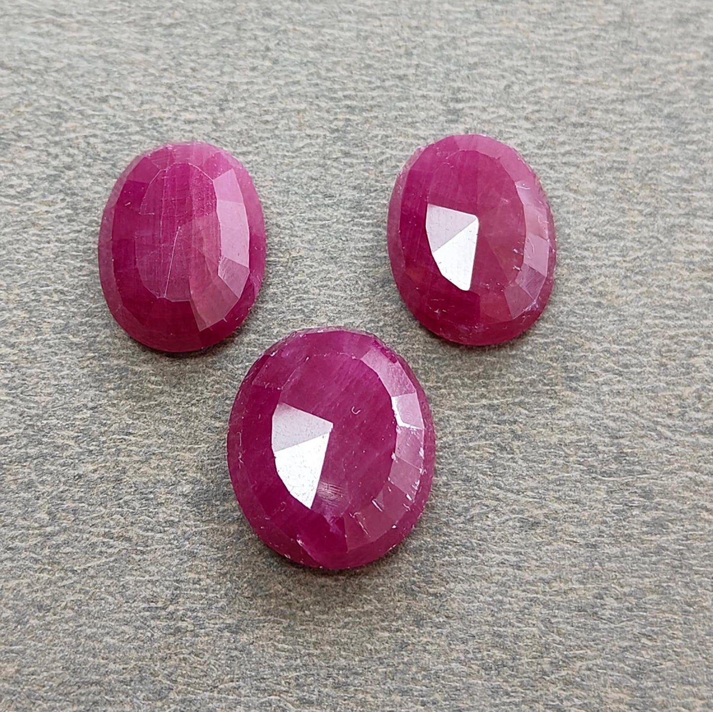Ruby Gemstone Normal Cut : 23.20cts Natural Untreated Unheated Red Ruby Oval Shape 13.5*10mm - 14.5*12mm 3pcs