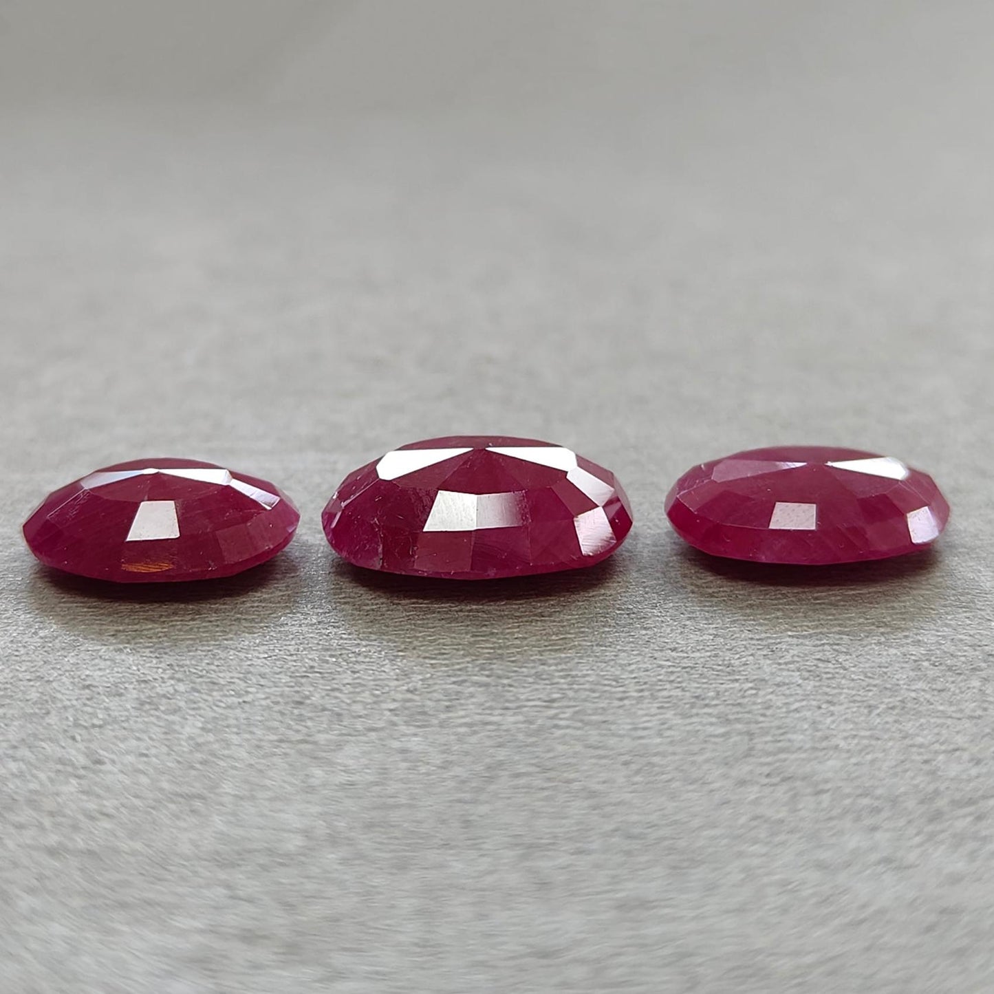 Ruby Gemstone Normal Cut : 23.30cts Natural Untreated Unheated Red Ruby Oval Shape 13.5*11.5mm - 15*12mm 3pcs