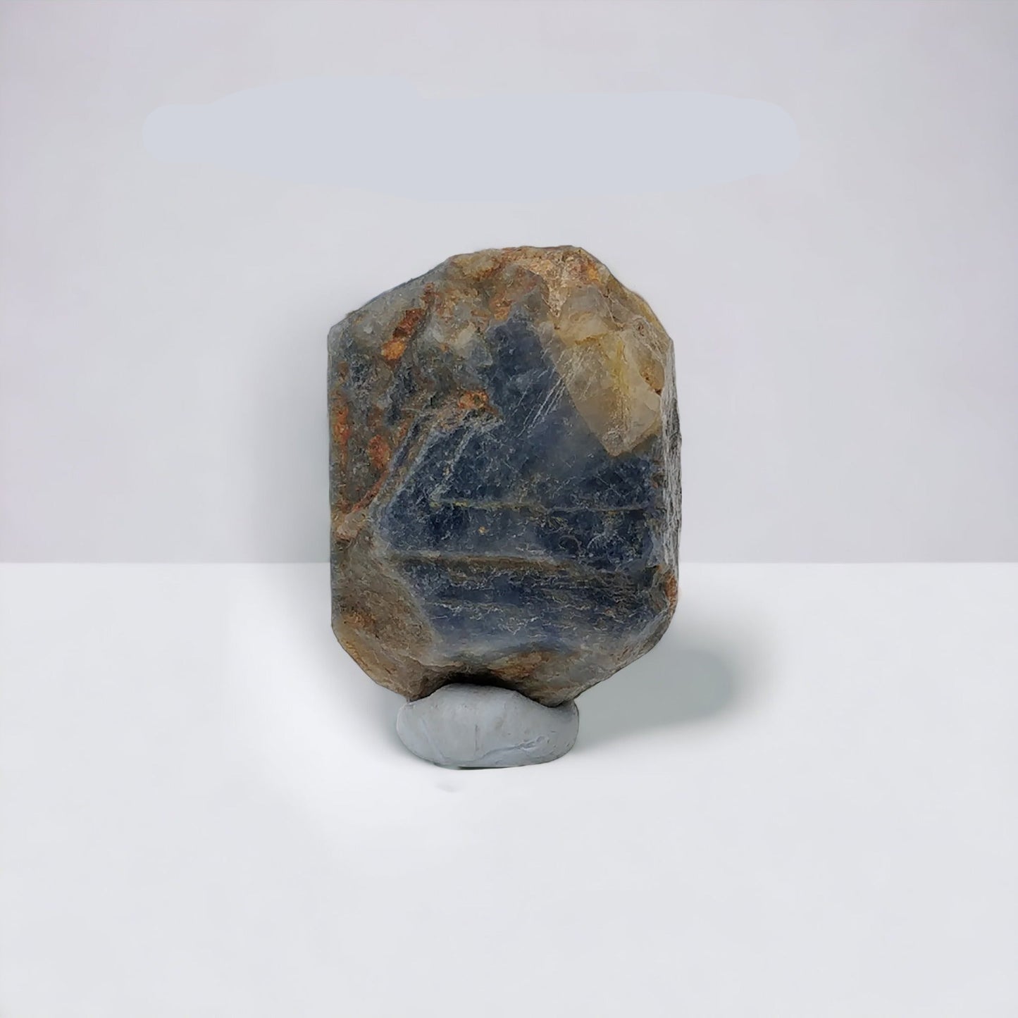 RECORD KEEPER Blue SAPPHIRE Gemstone Crystal : 149.15cts Natural Unheated Triangle Formative Sapphire Rough Specimen 39*28mm