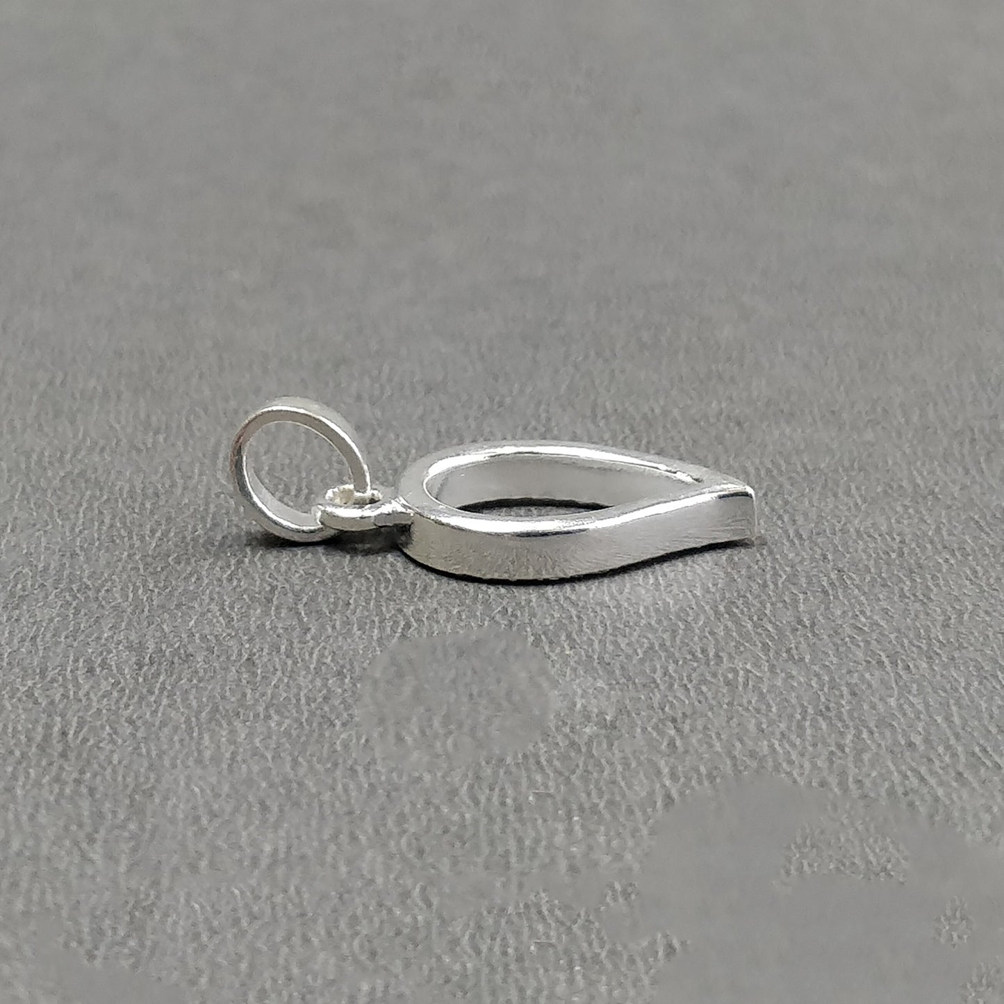 CUBIC ZIRCONIA With 925 Sterling Silver Pendant : 2.90gms(Approx) Fashion Small Thick Leaf Pendant 1.24" Gift For Her