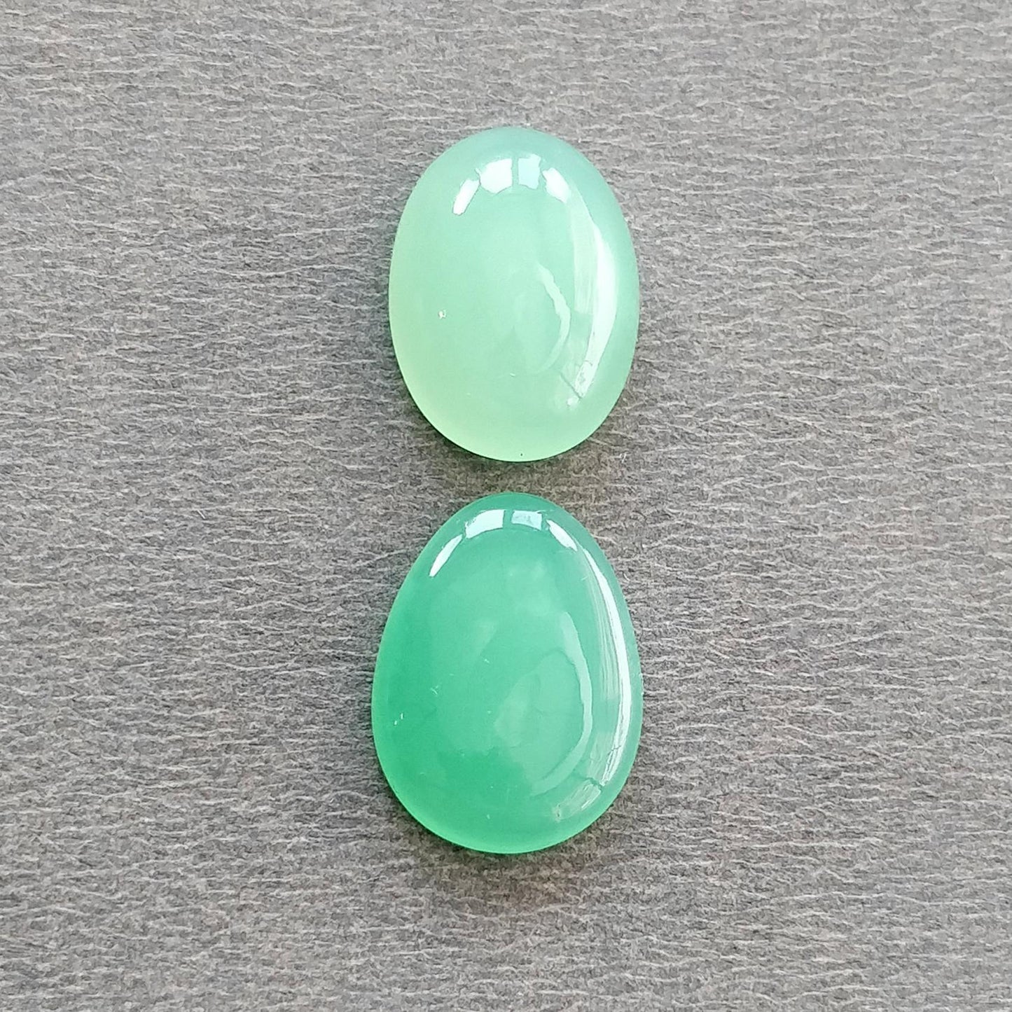 GREEN CHRYSOPRASE Gemstone Cabochon : Natural Untreated Unheated Chrysoprase Oval Egg Shape Set