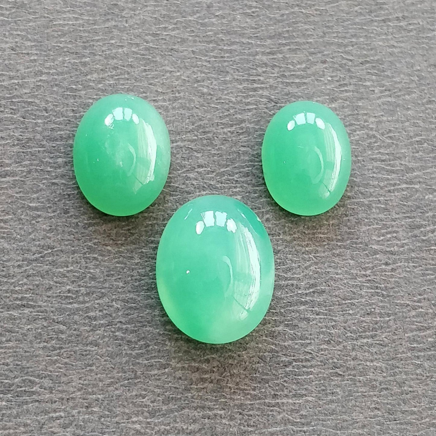 GREEN CHRYSOPRASE Gemstone Cabochon : Natural Untreated Unheated Chrysoprase Oval Egg Shape Set