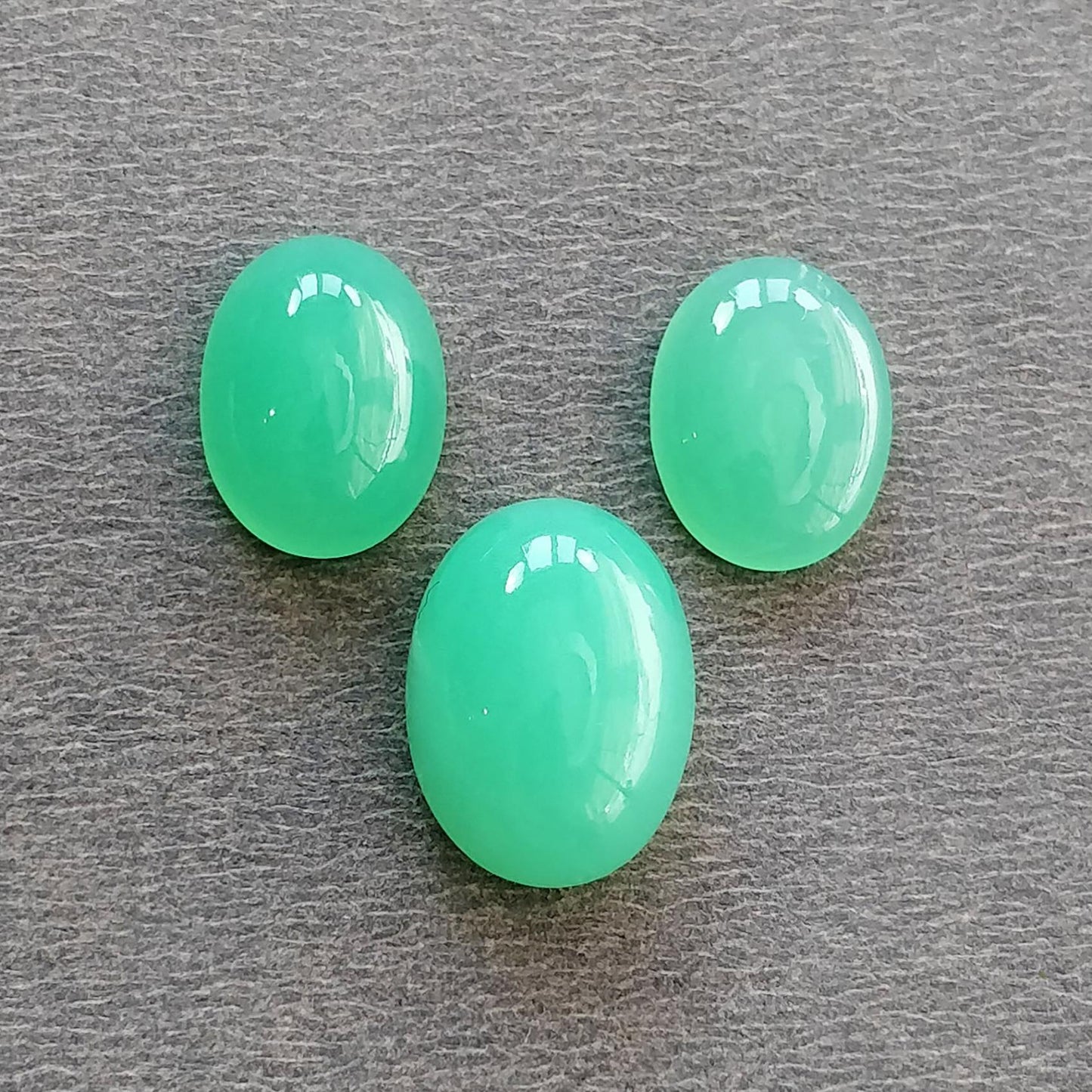 GREEN CHRYSOPRASE Gemstone Cabochon : Natural Untreated Unheated Chrysoprase Oval Egg Shape Set