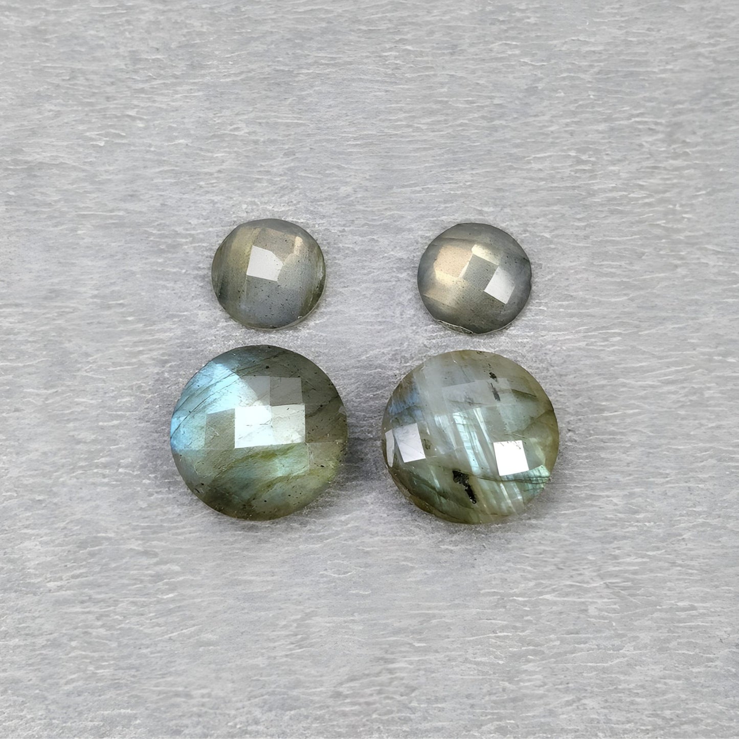 labradorite con riflessi arcobaleno