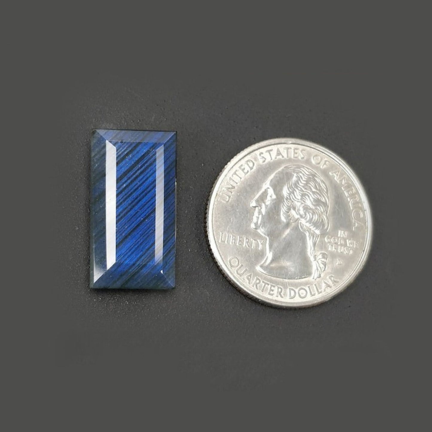 ラブラドライトの宝石