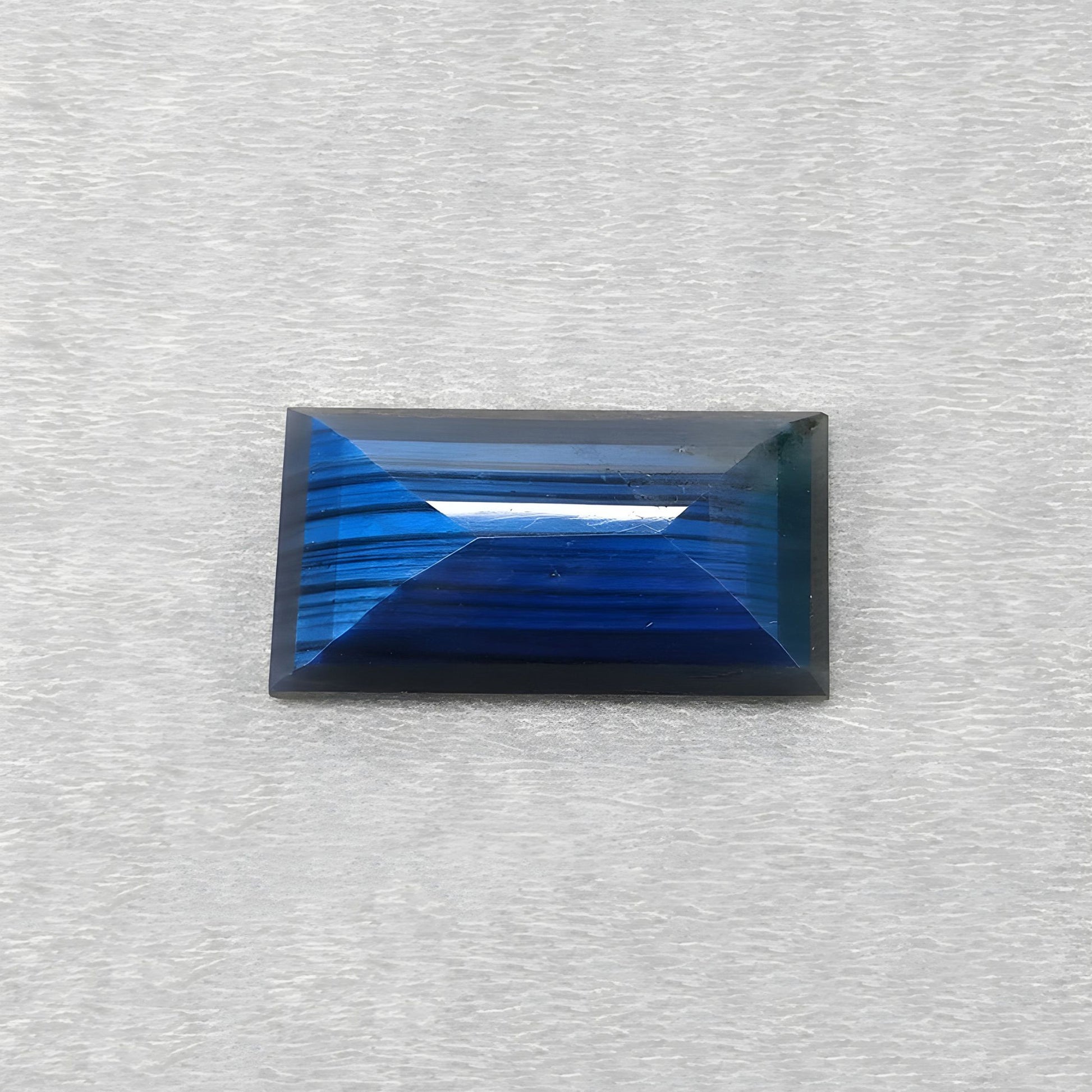 ラブラドライトの宝石