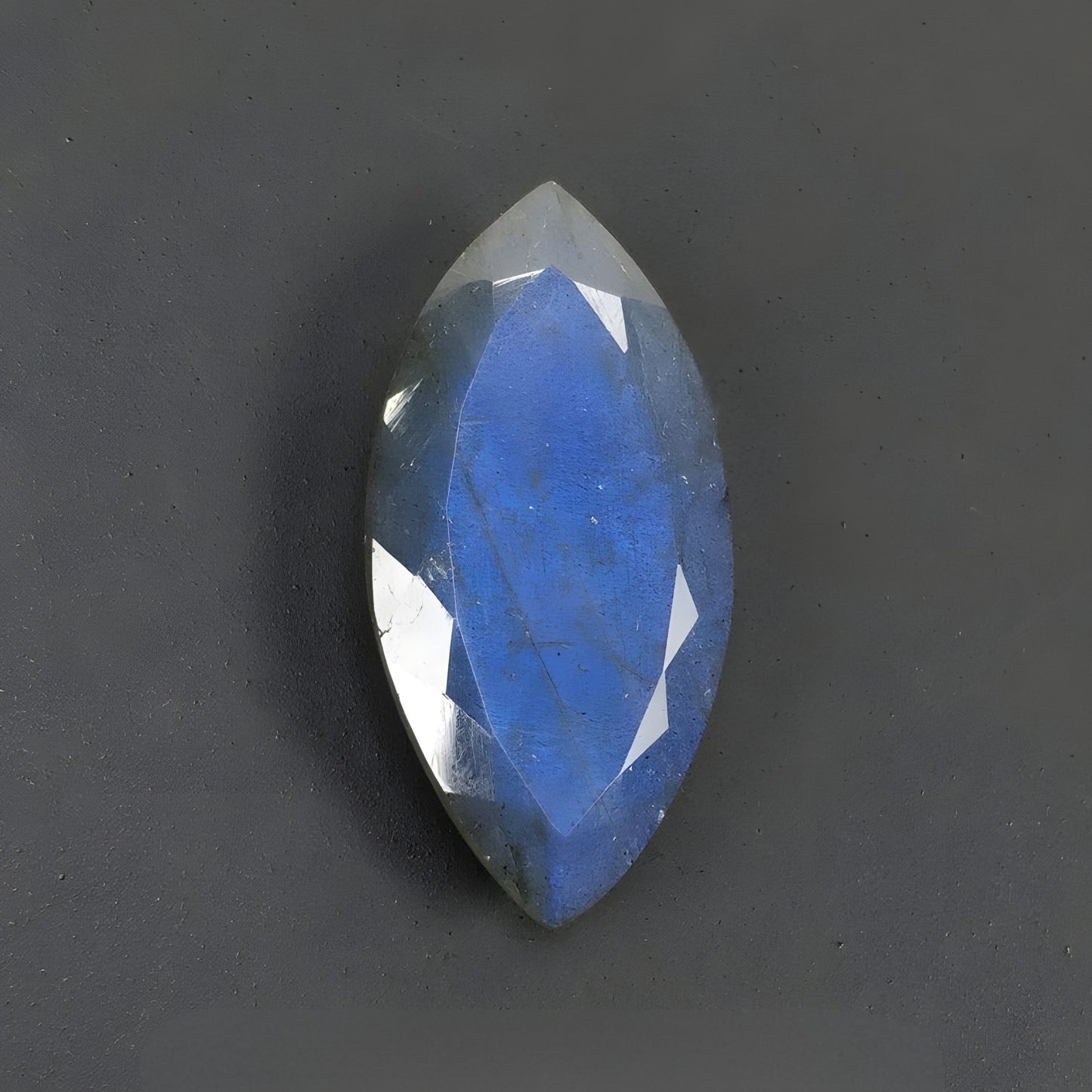 labradorite blu tagliata