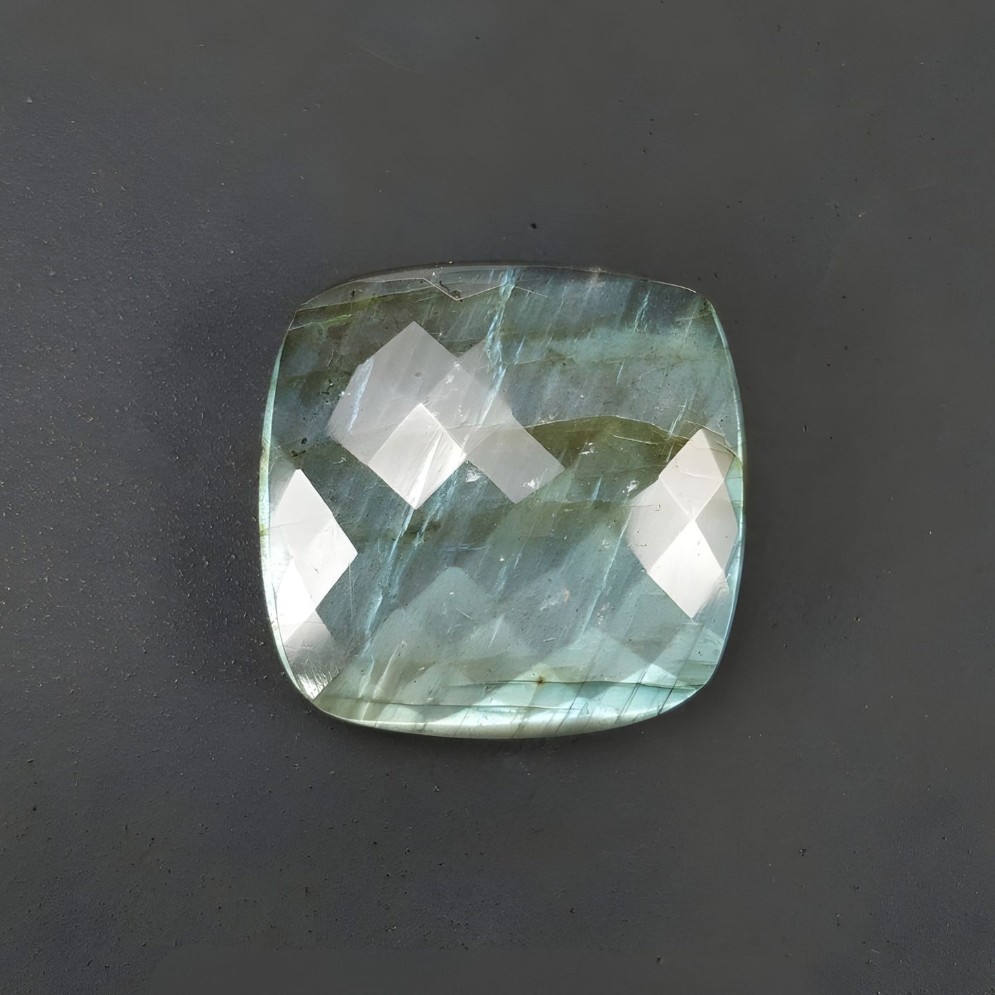 pietra preziosa di labradorite naturale