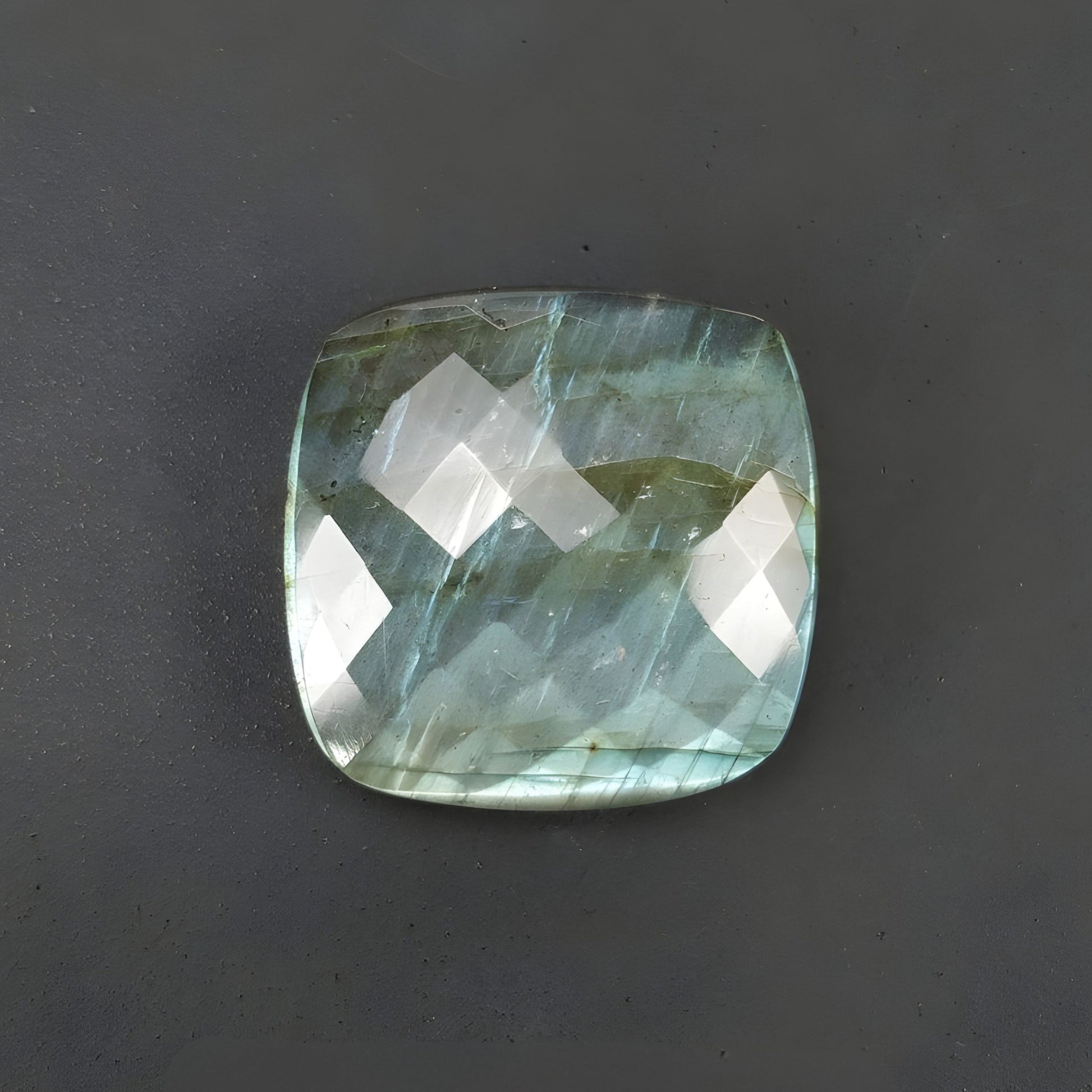 pietra preziosa di labradorite naturale