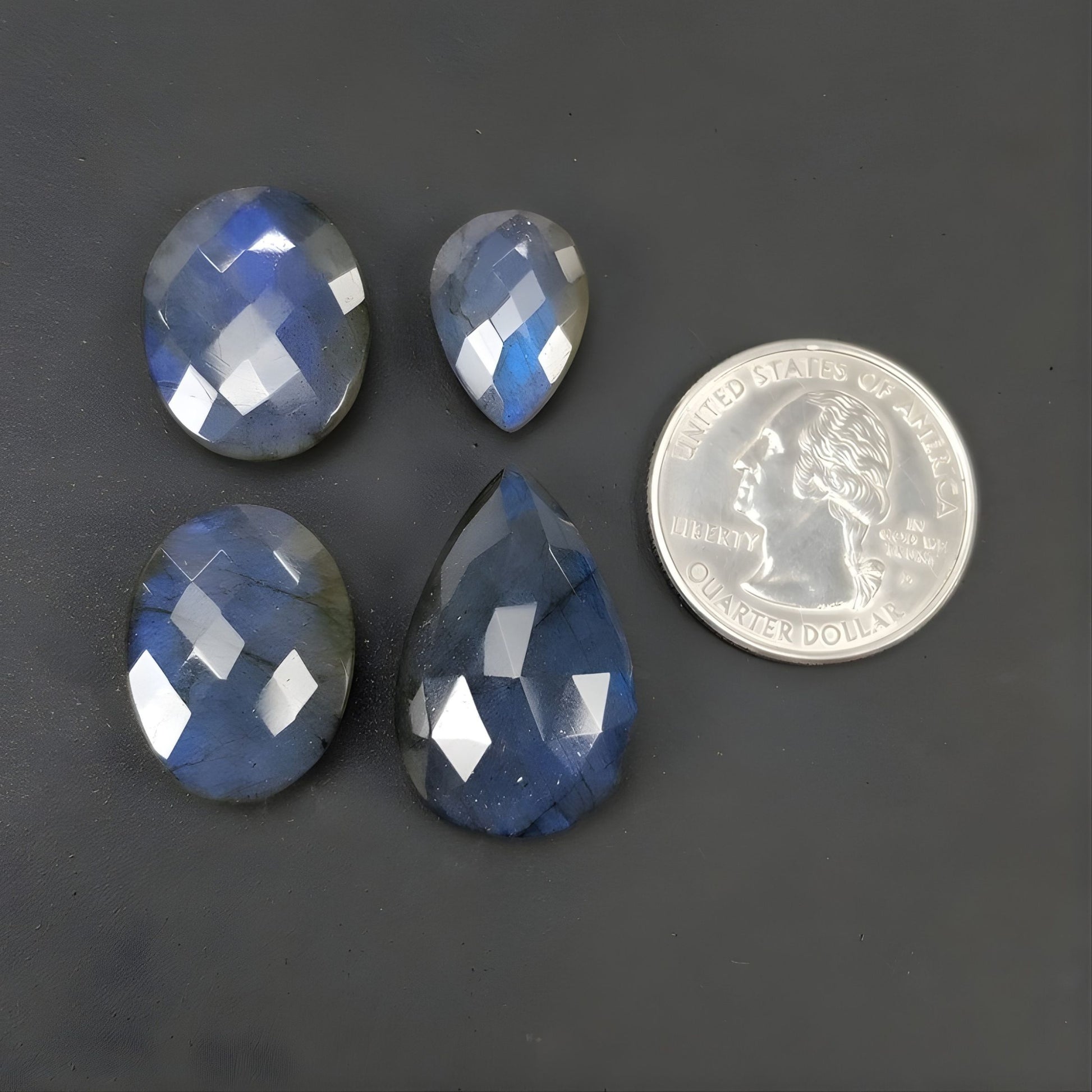 labradorite con taglio a scacchiera