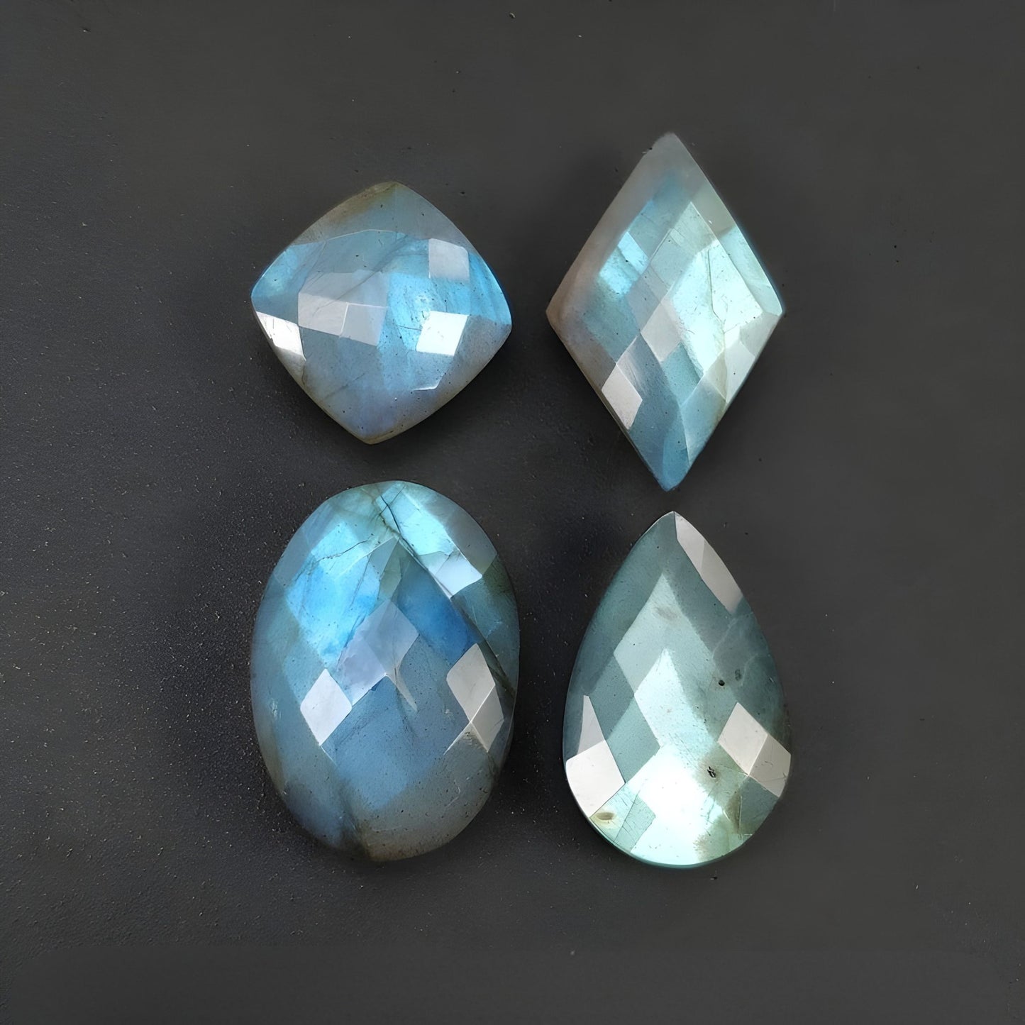 labradorite con taglio a scacchiera