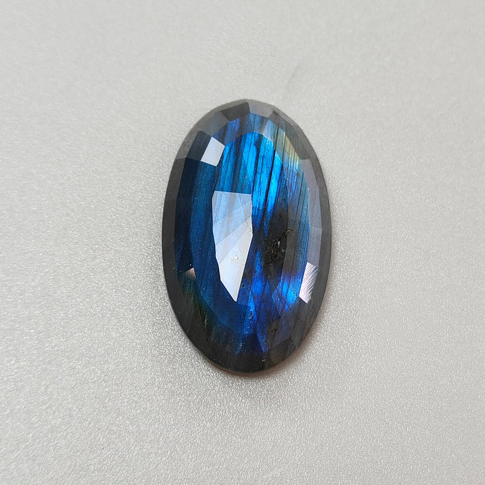 اللابرادوريت الأزرق