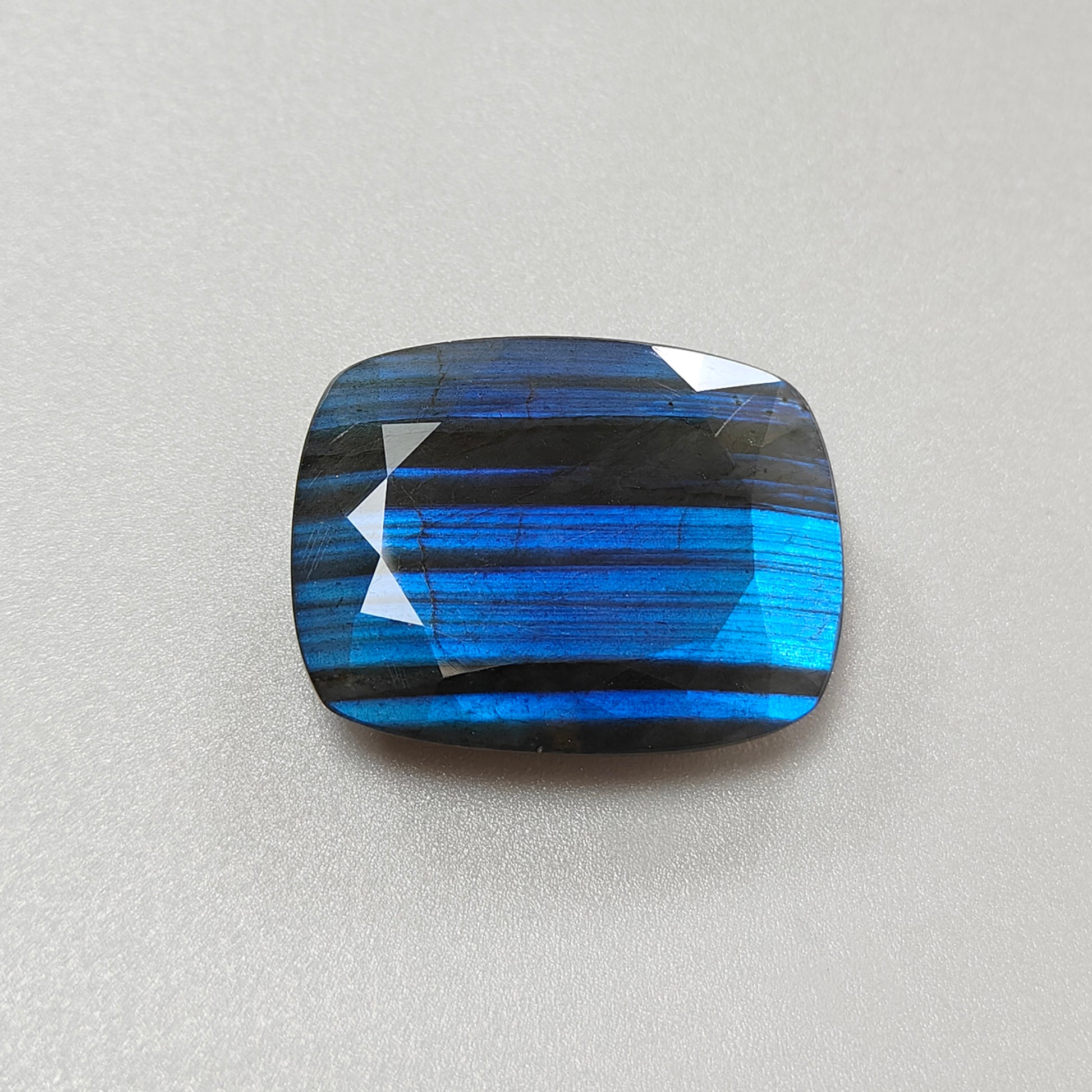 ラブラドライト クッションファセットカット