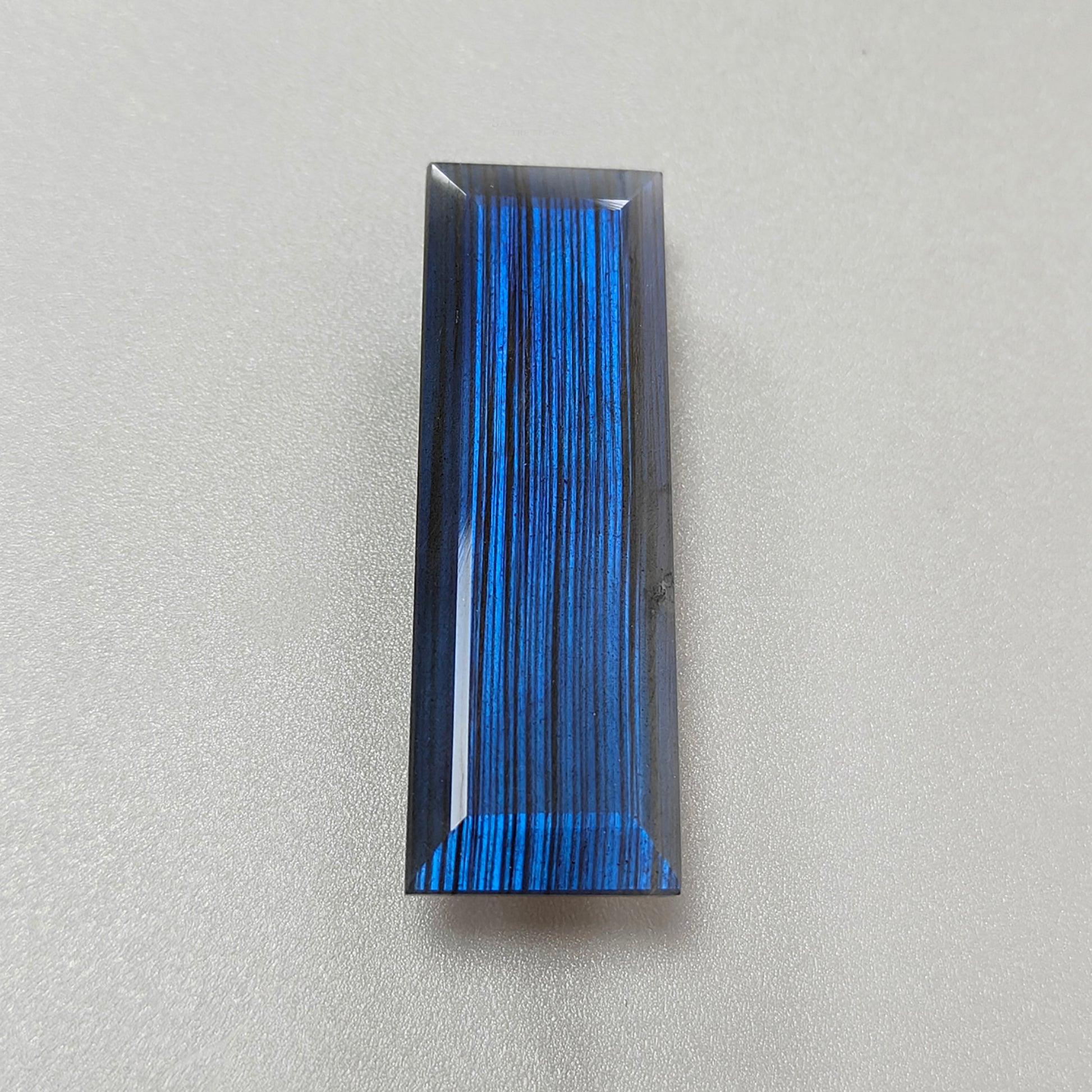 Лабрадорит ограненный