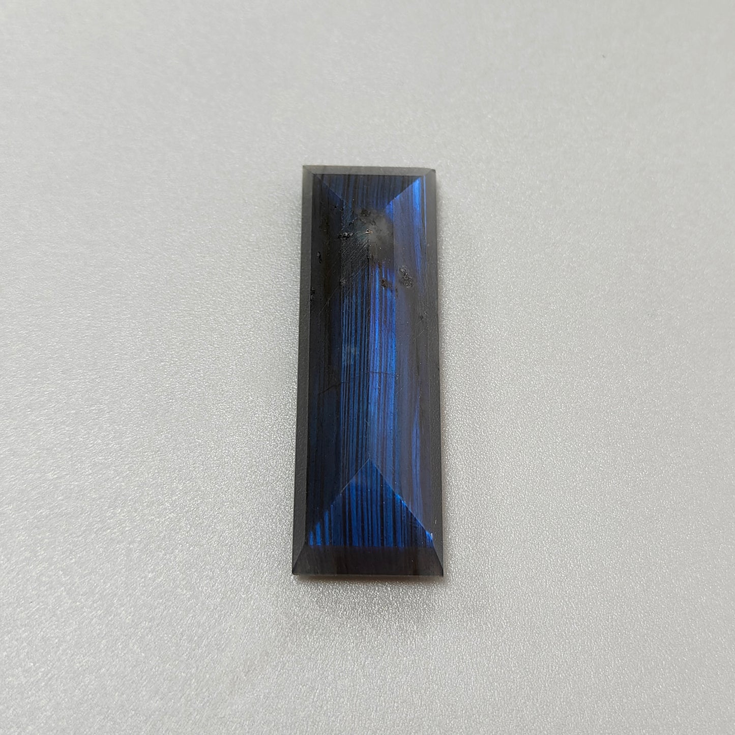 블루 라브라도라이트 바게트 패싯 컷