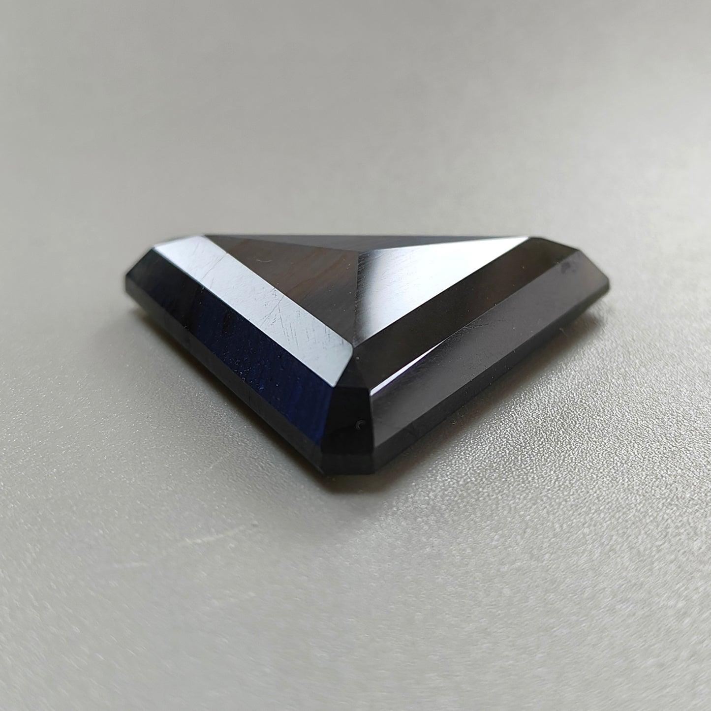 拉长石刻面切割