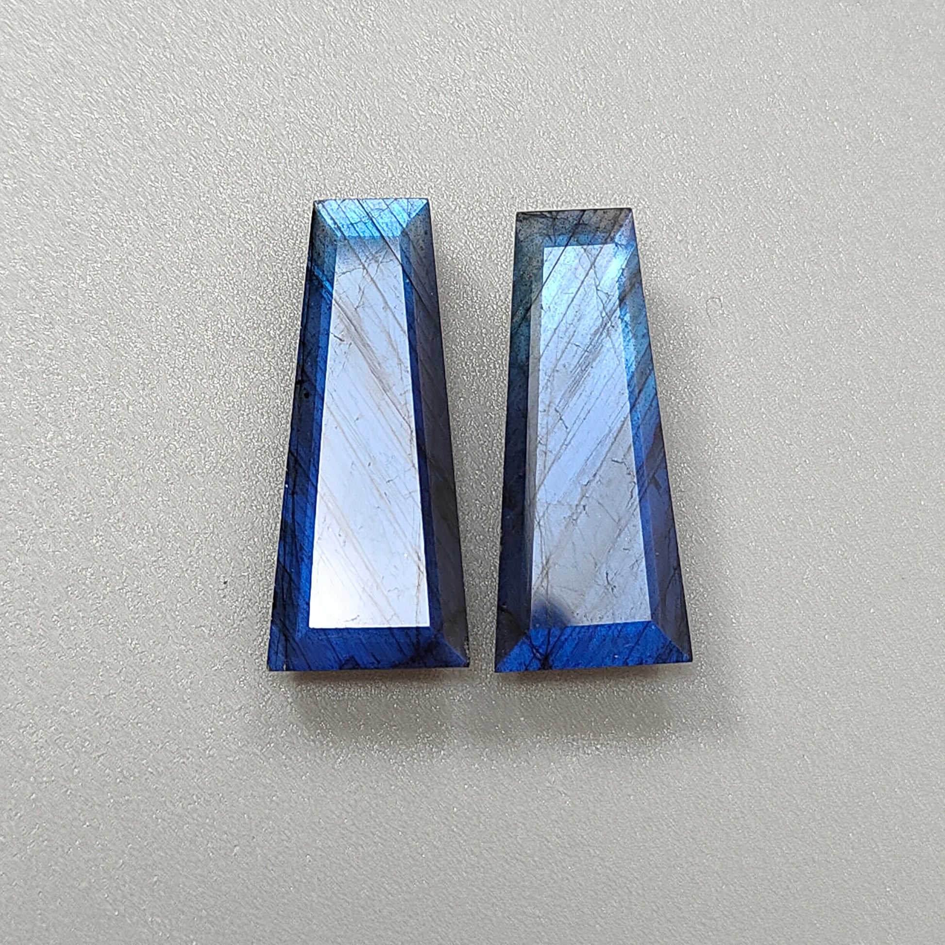 ブルーラブラドライト バゲットカット ファセット