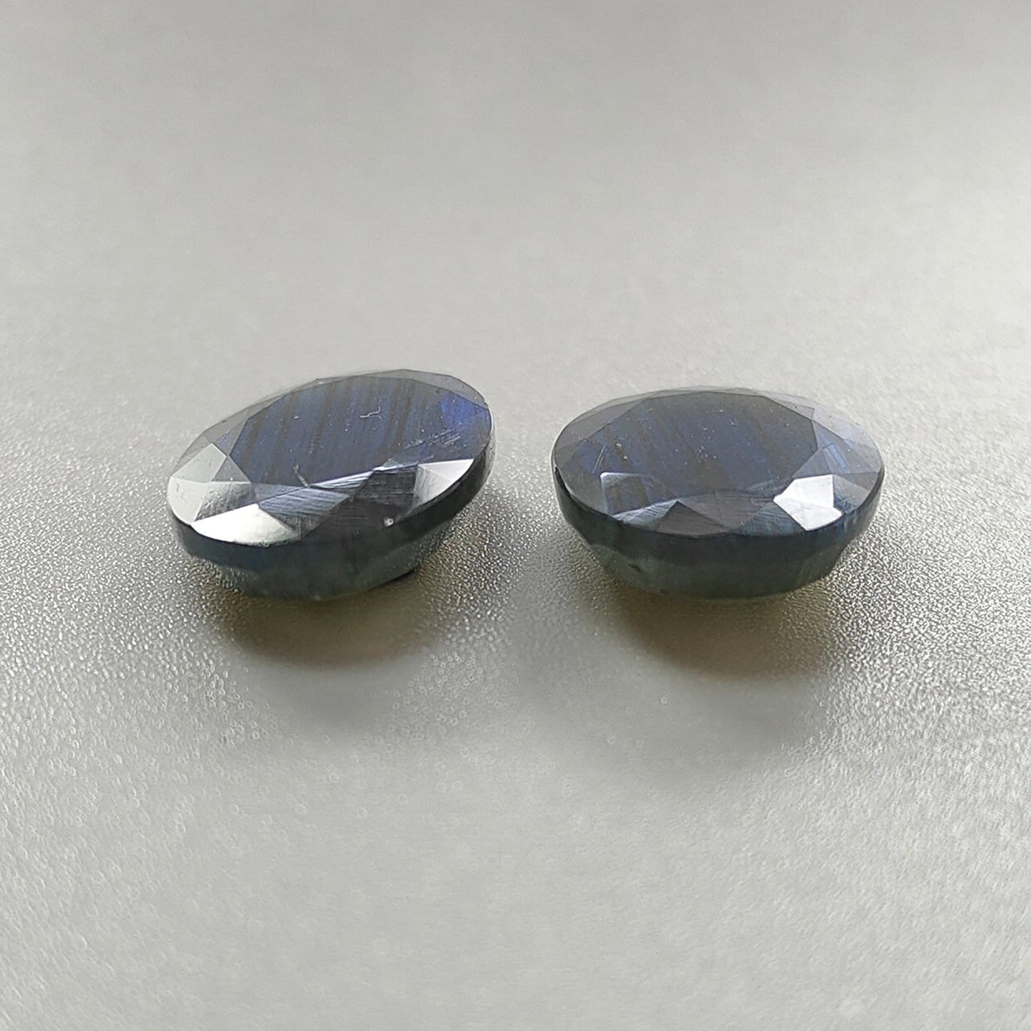 蓝色拉长石椭圆形刻面切割