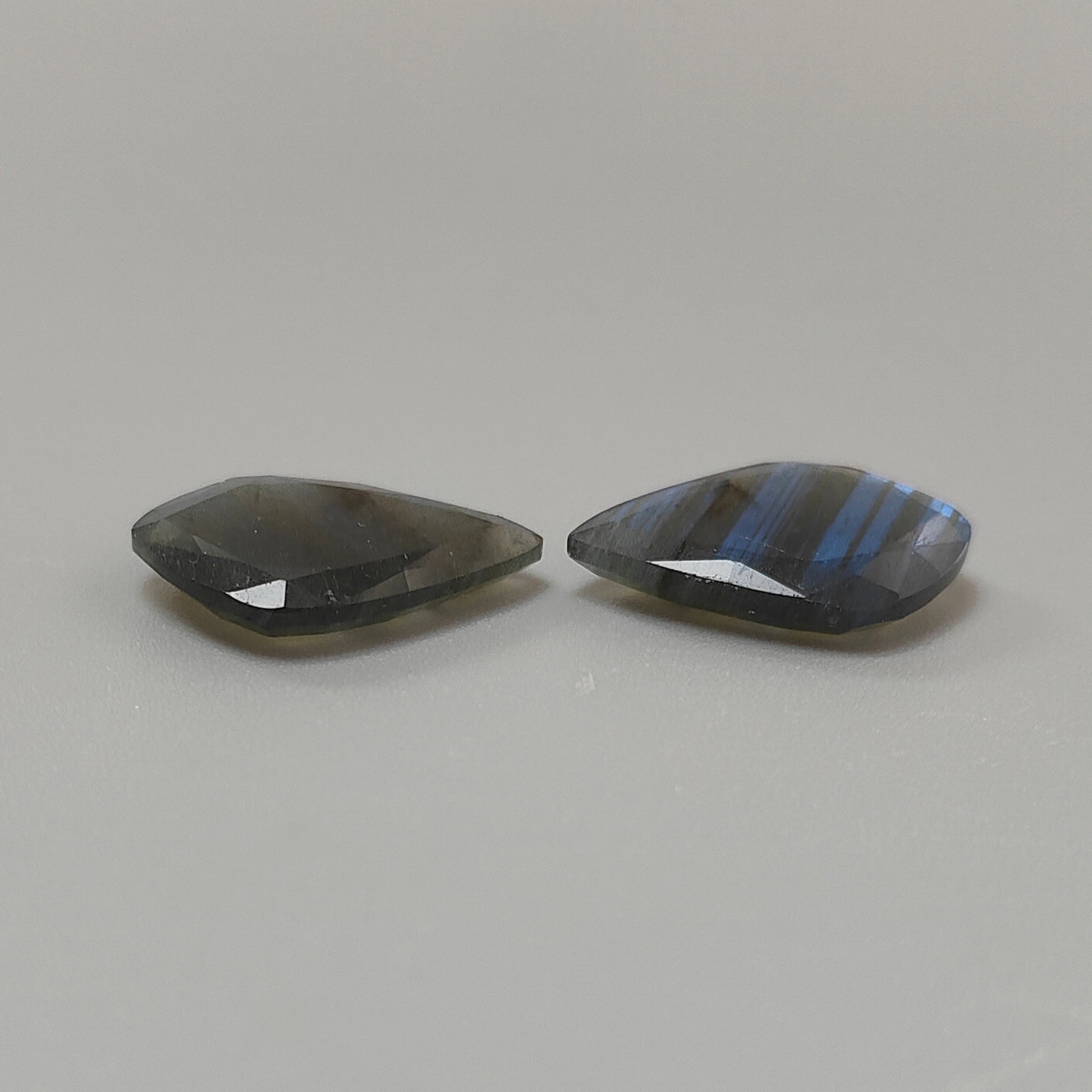 ラブラドライトペアカット