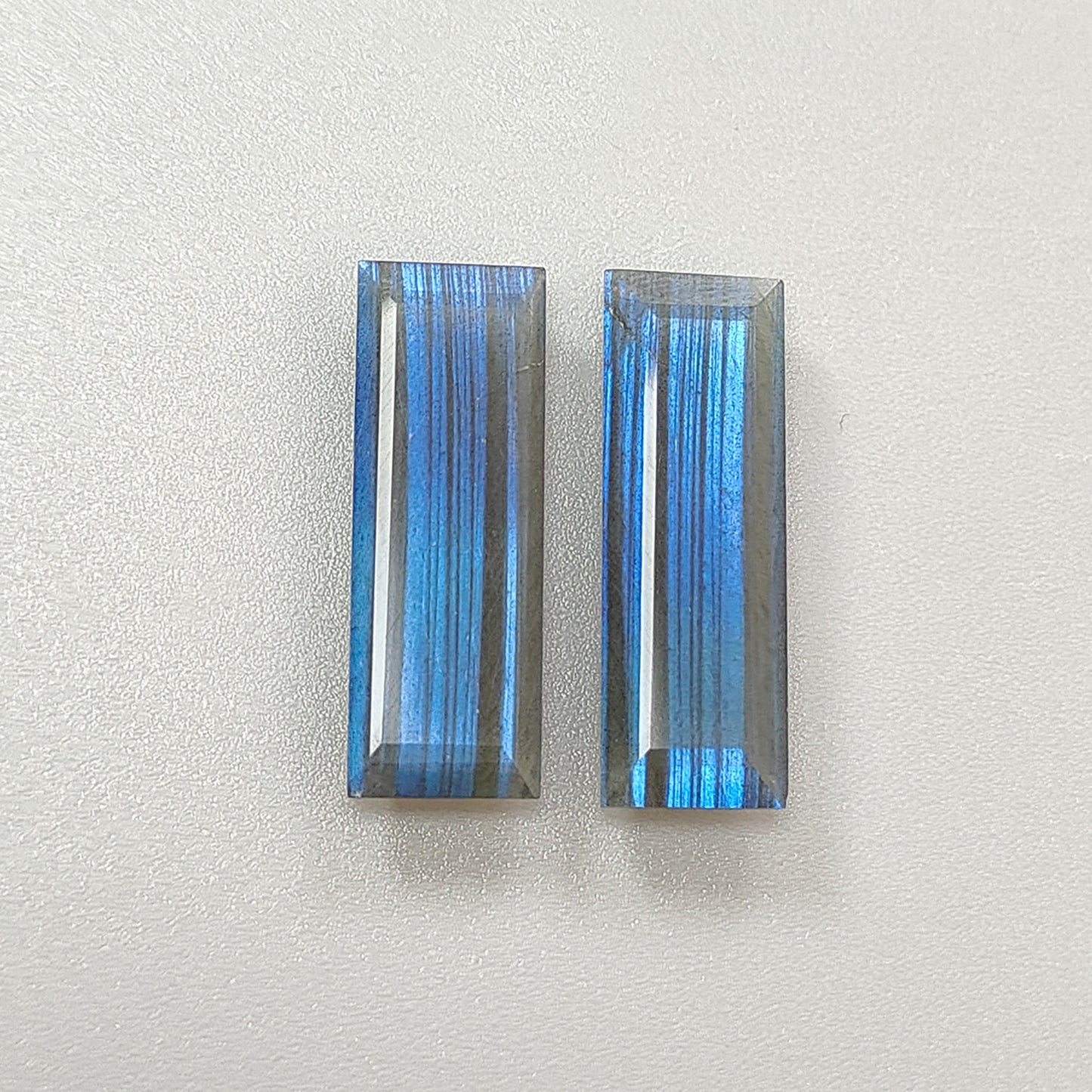 قطع اللابرادوريت متعدد الأوجه