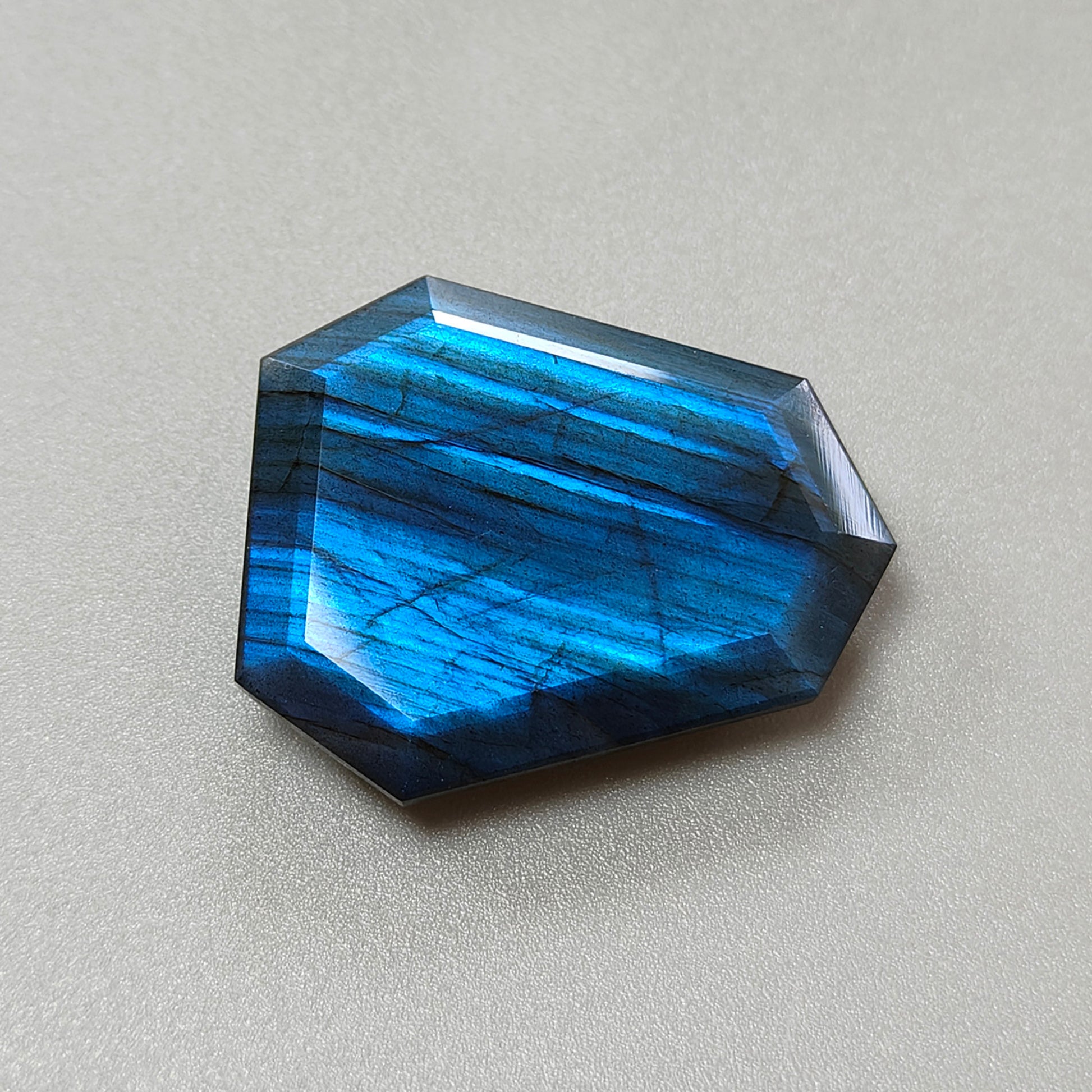 Лабрадорит для ювелирных изделий