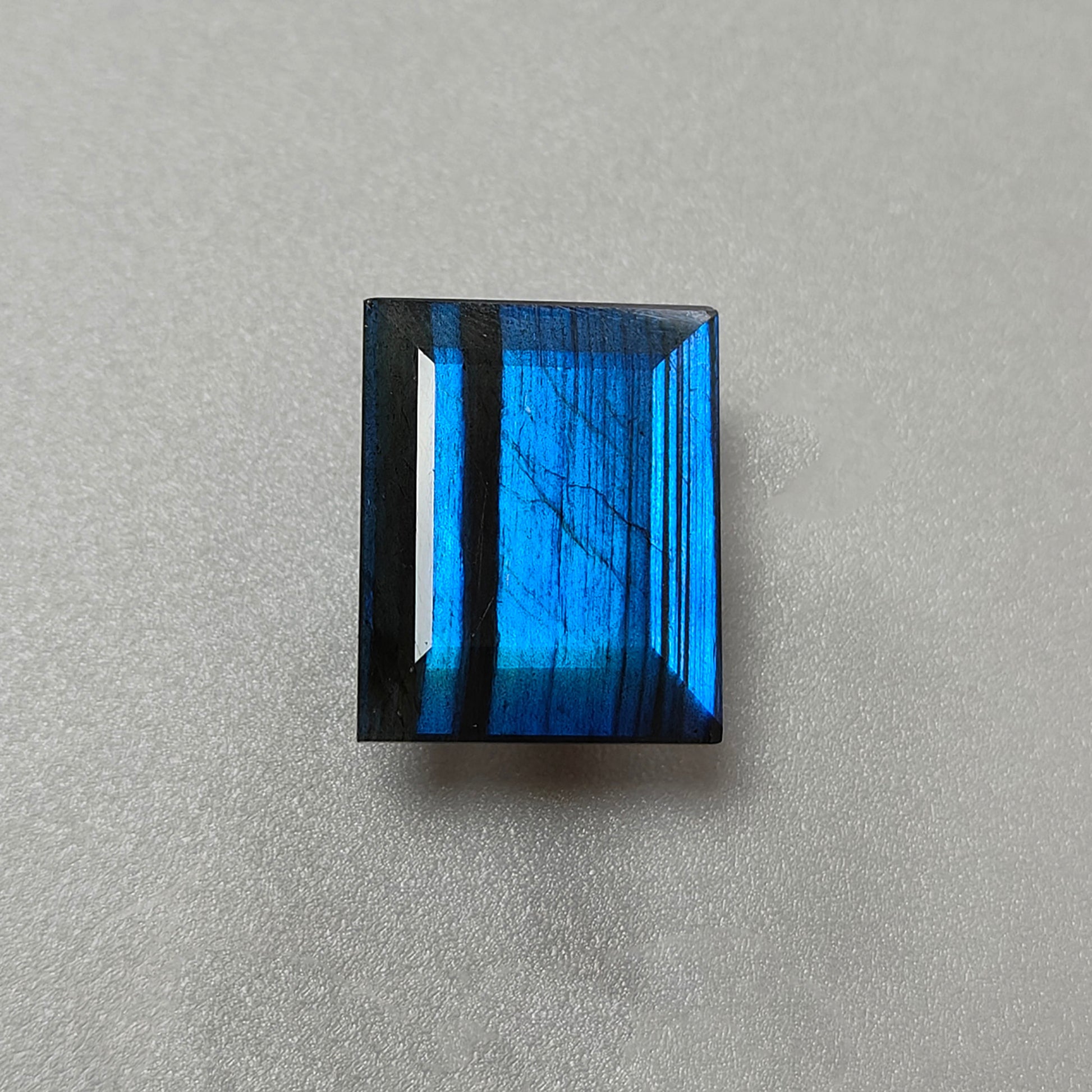 Labradorite taglio sfaccettato