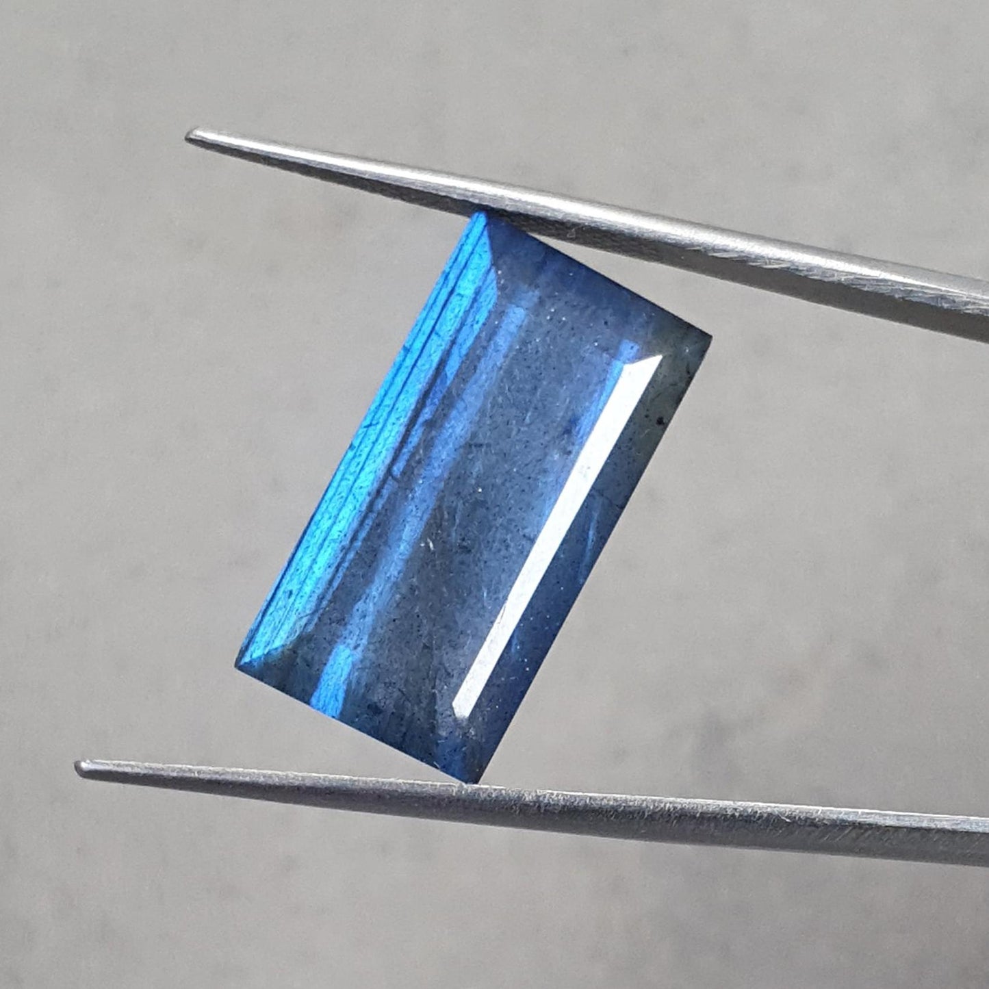 Rainbow Flashing Labradorite Fancy Cut: 13.70cts Natural Untreated Unheated Blue Labradorite Baguette Shape 1pc For Jewelry 22*11mm