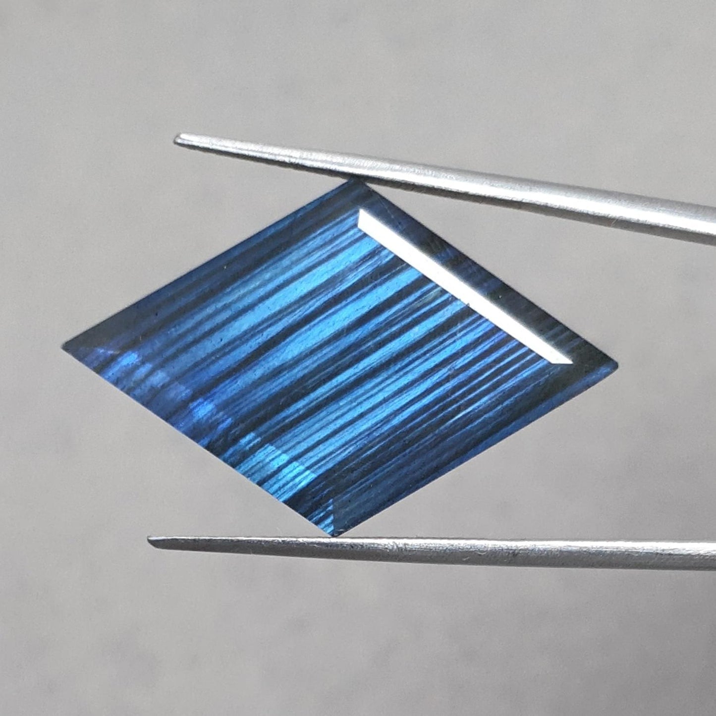 Rainbow Flashing Labradorite Fancy Cut: 21.50cts Natural Untreated Unheated Blue Labradorite Marquise Shape 1pc For Jewelry 32*20mm