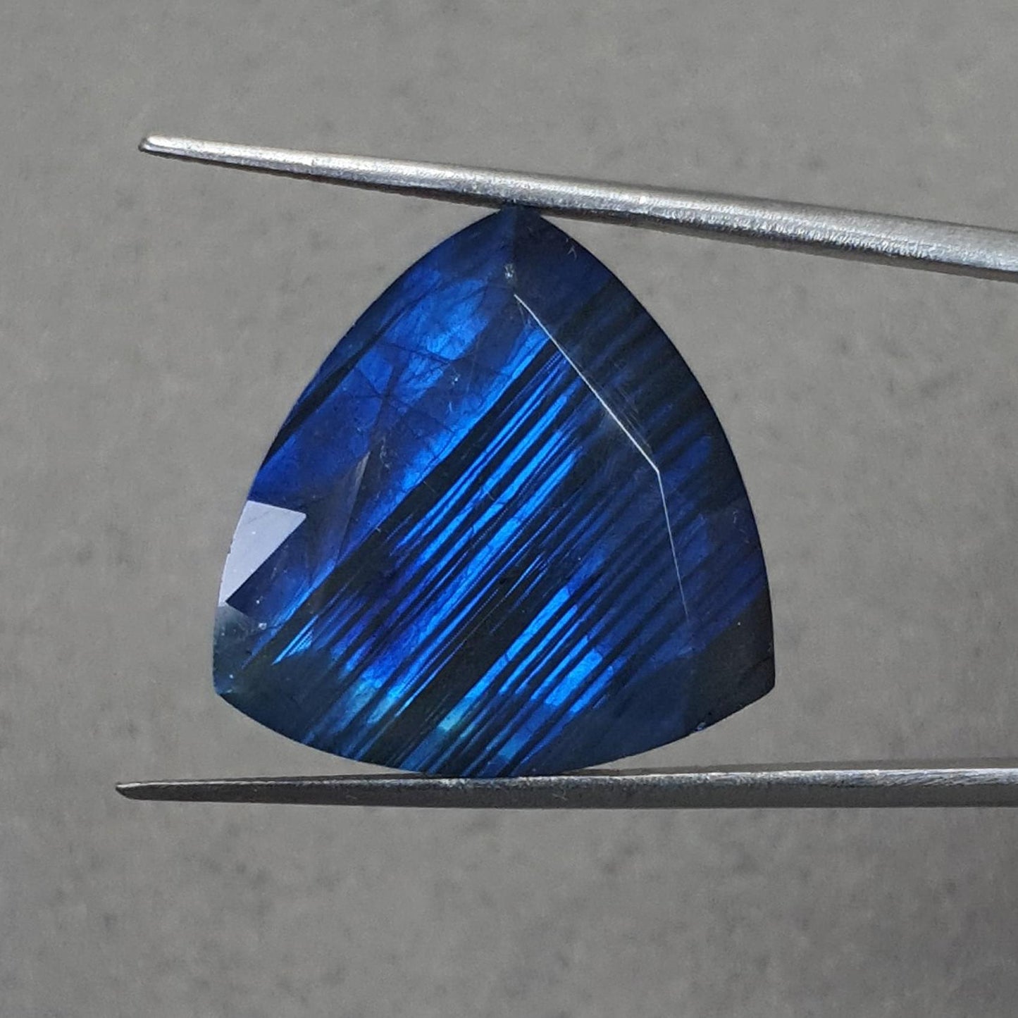 Labradorite Cabochon Fancy Cut : 27.00cts Natural Untreated Unheated Blue Labradorite Triangle Shape 1pc For Jewelry 23mm