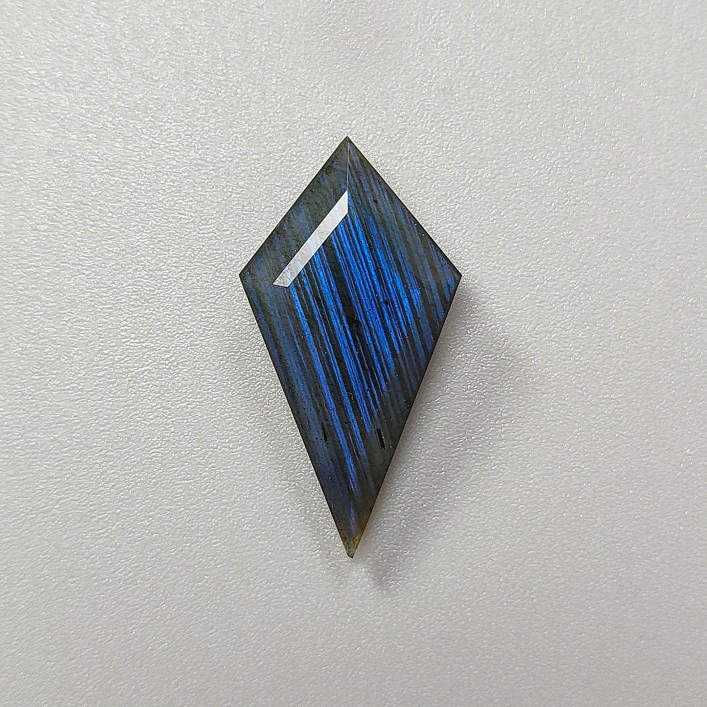 ブルーラブラドライト ファンシーファセットカット