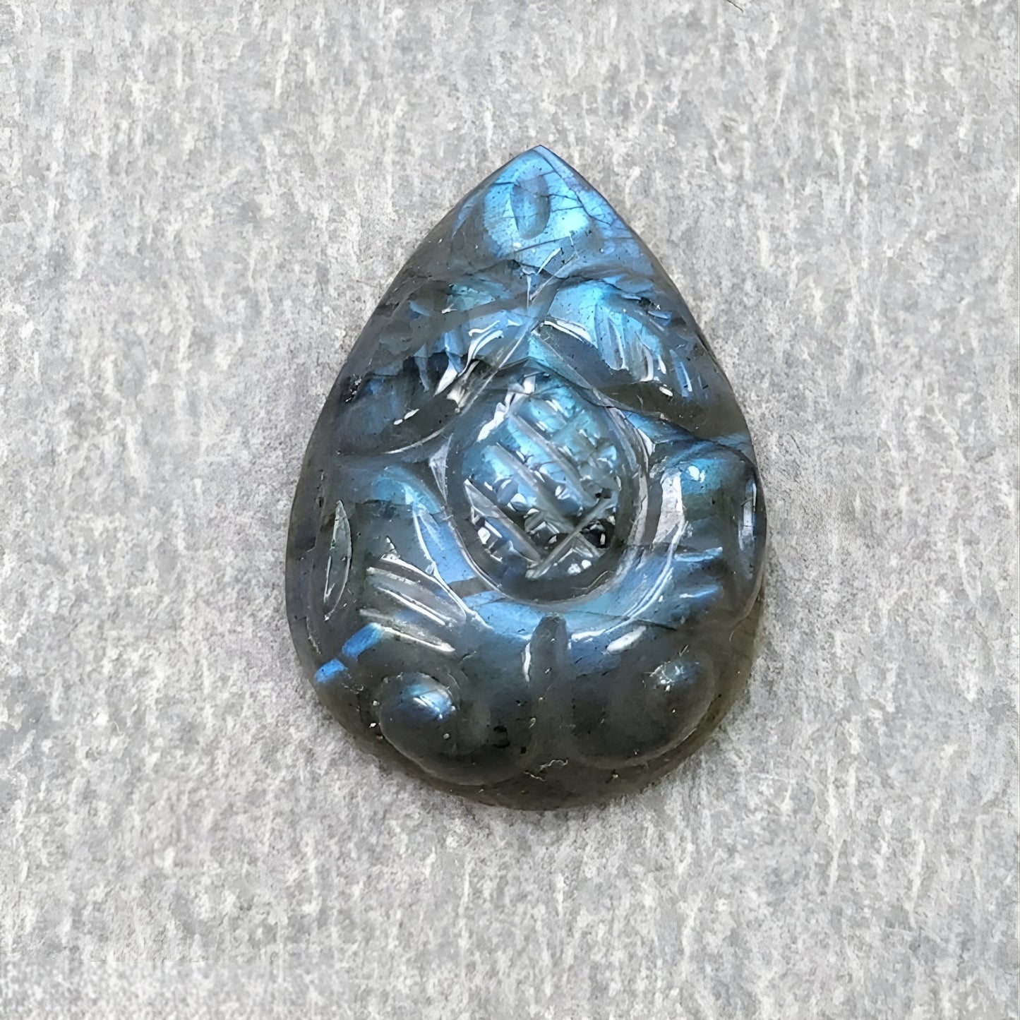 用于珠宝的拉长石