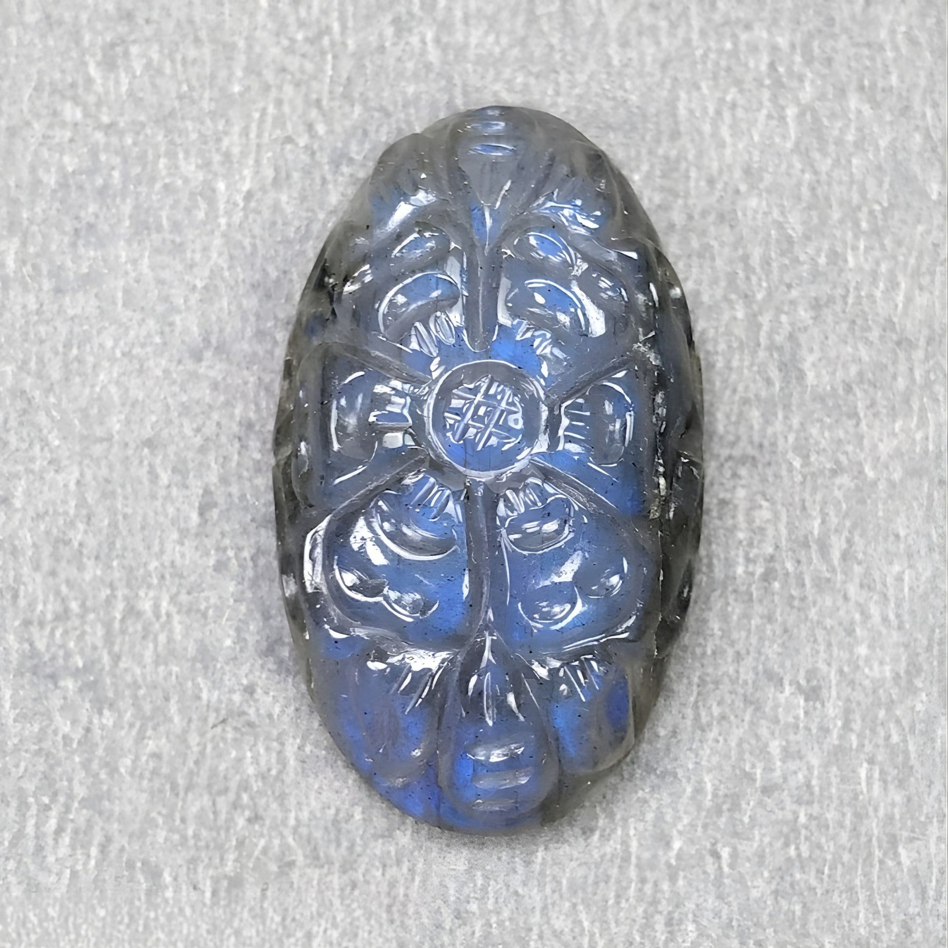 حجر اللابرادوريت المصنوع يدوياً